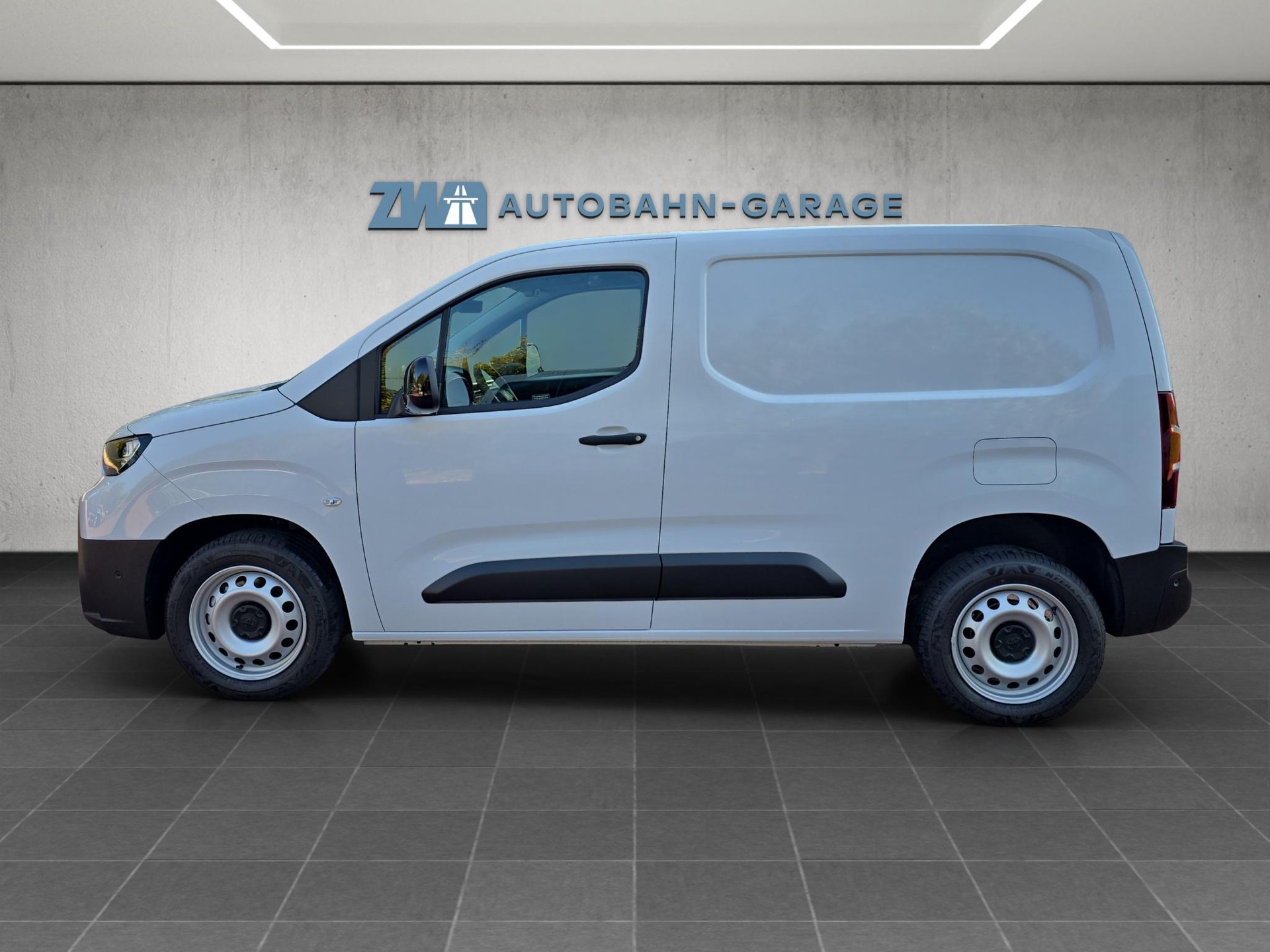TOYOTA PROACE CITY Van L1 1.2 Advanced-image-1