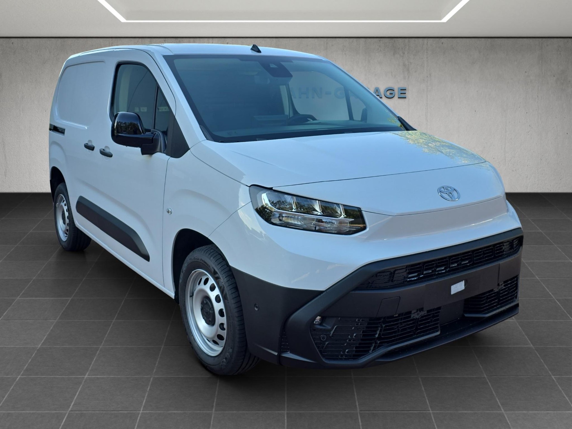 TOYOTA PROACE CITY Van L1 1.2 Advanced-image-6