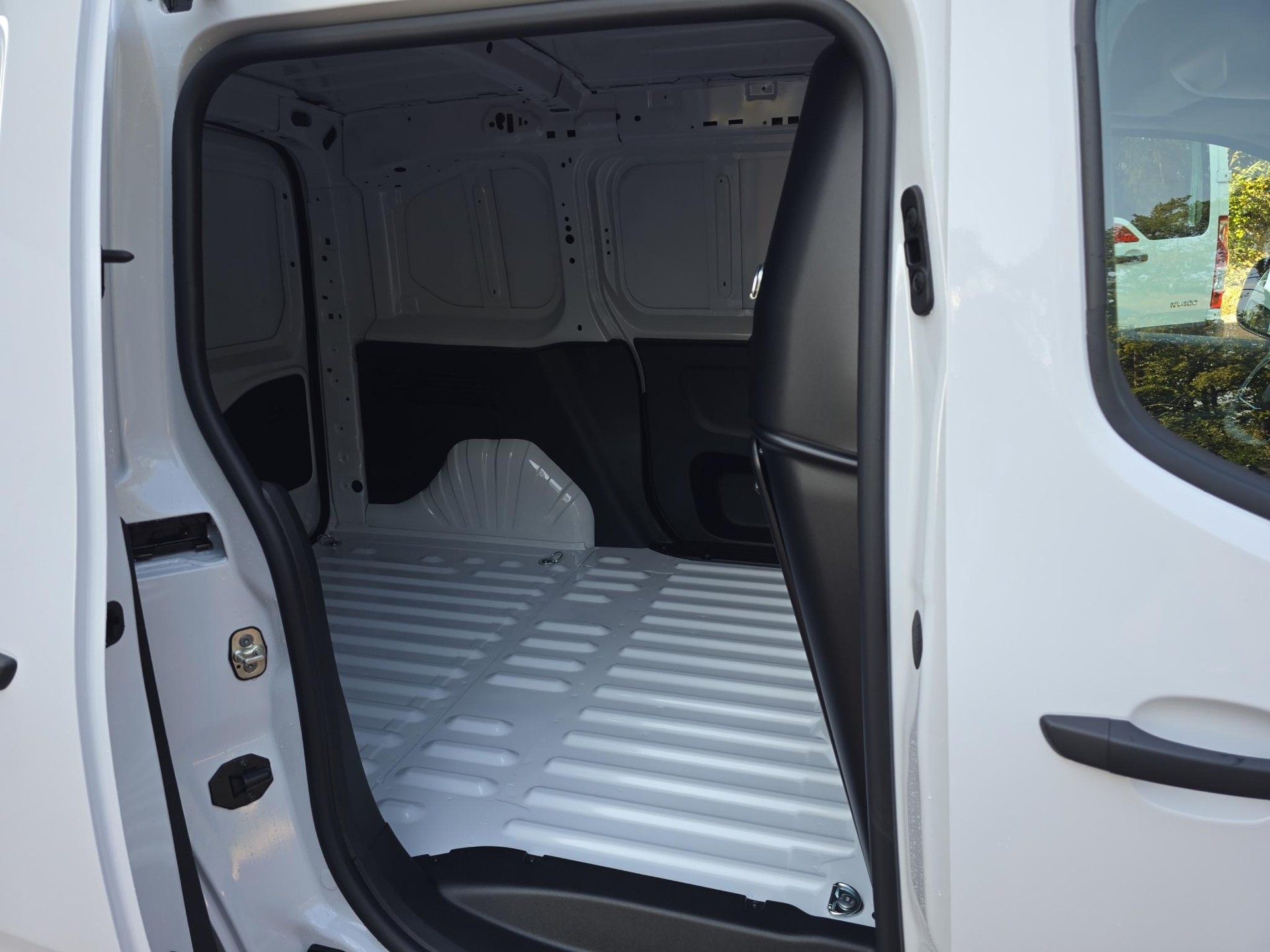 TOYOTA PROACE CITY Van L1 1.2 Advanced-image-11