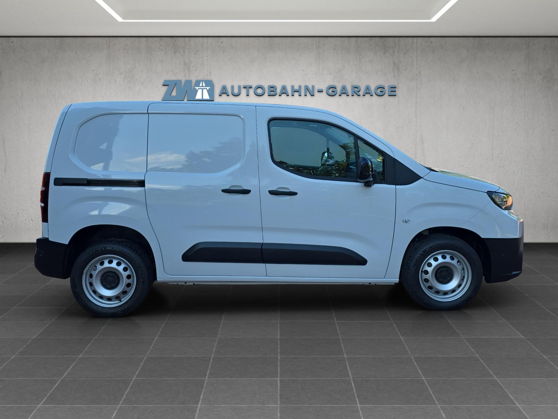 TOYOTA PROACE CITY Van L1 1.2 Advanced-image-5