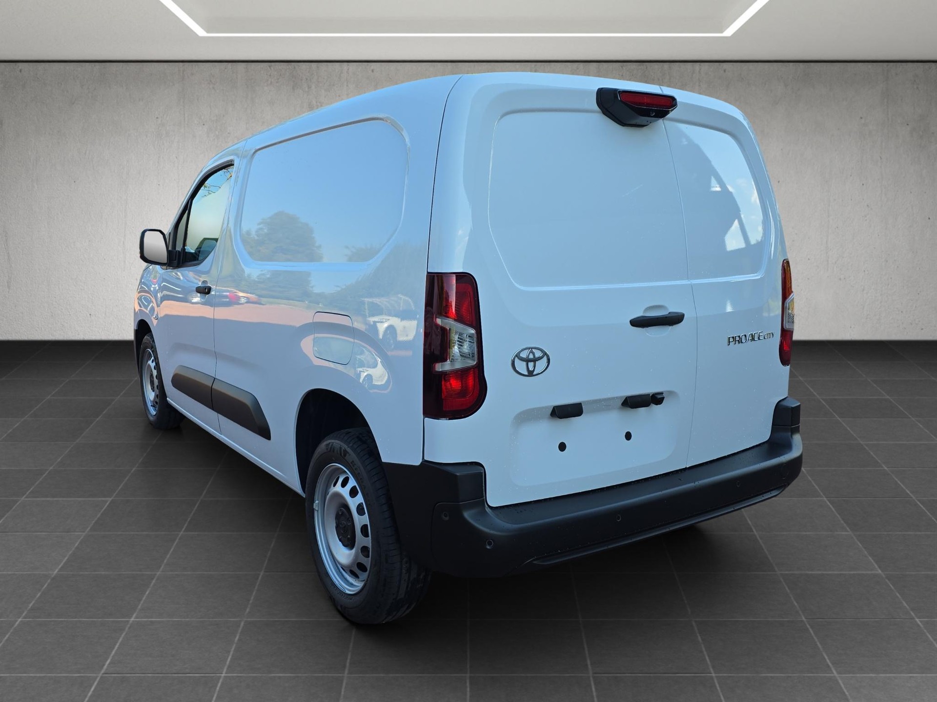 TOYOTA PROACE CITY Van L1 1.2 Advanced-image-2