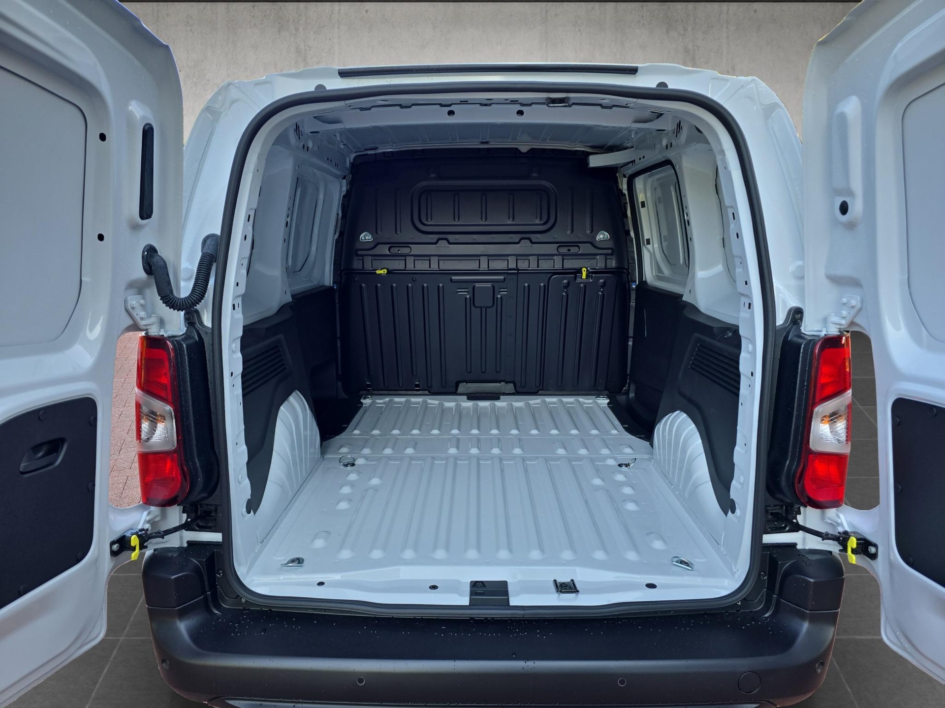 TOYOTA PROACE CITY Van L1 1.2 Advanced-image-12