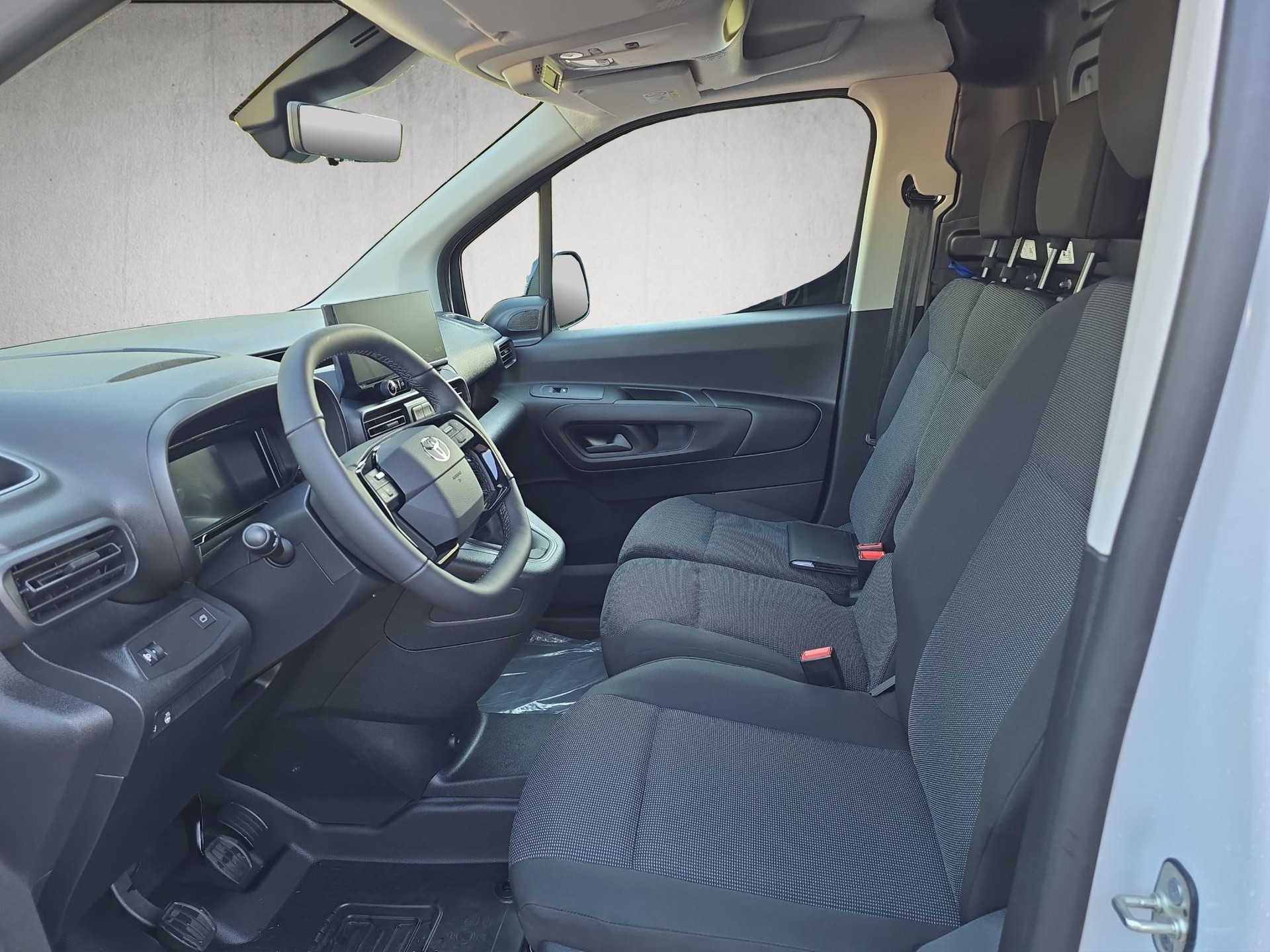 TOYOTA PROACE CITY Van L1 1.2 Advanced-image-8