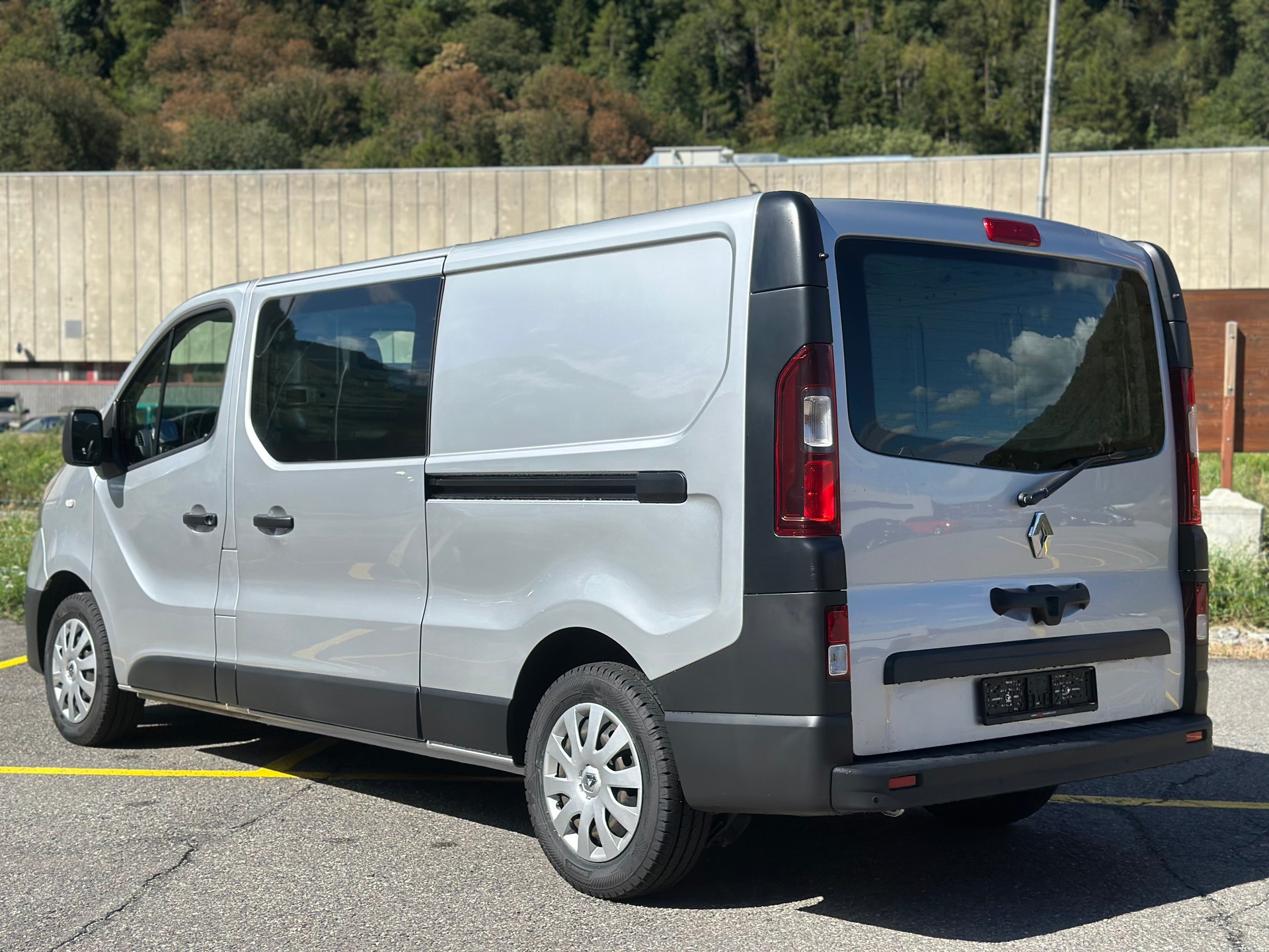 RENAULT Trafic 2.0 Energy dCi 120 3.0t Business L2H1-image-6