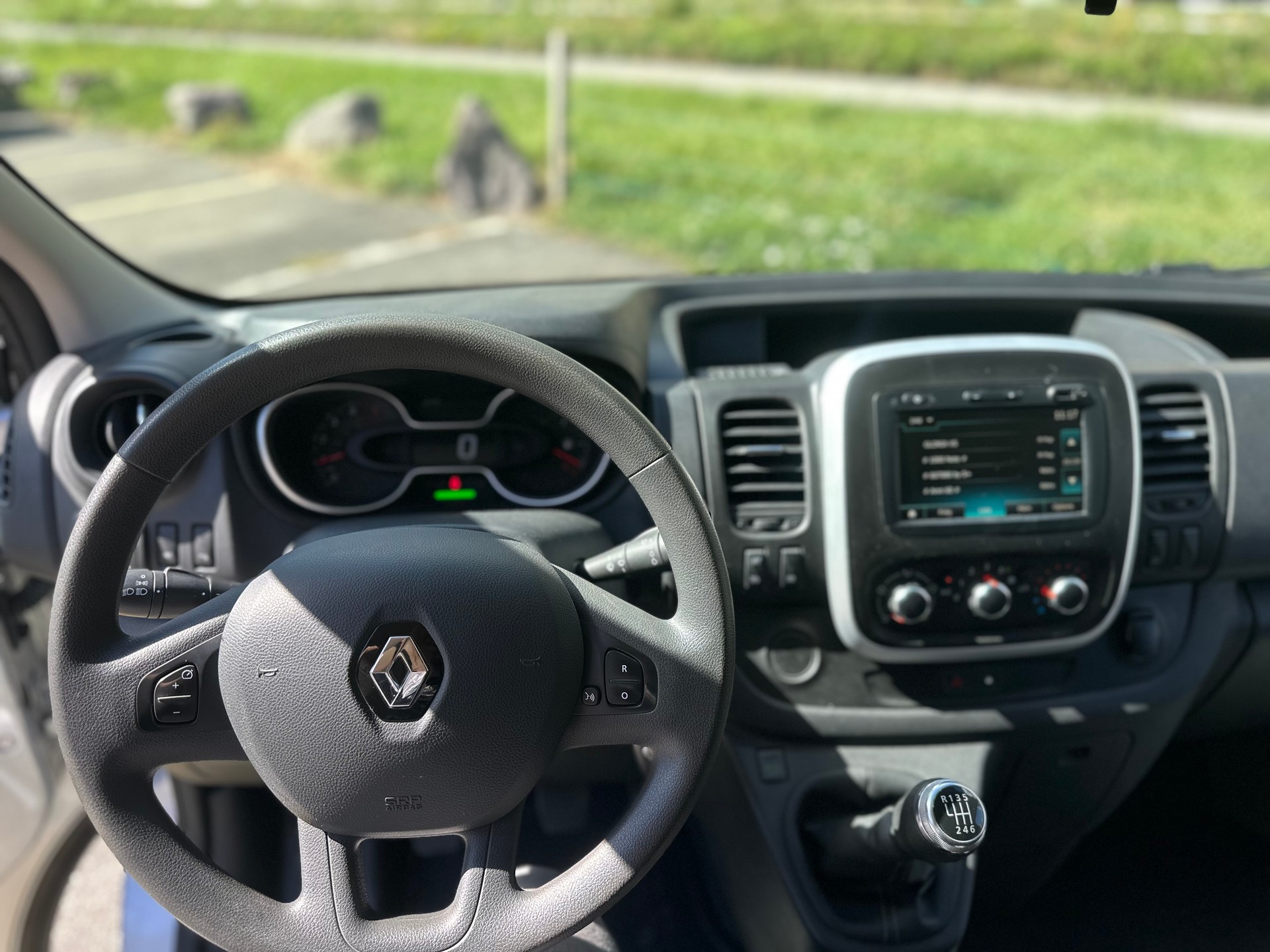 RENAULT Trafic 2.0 Energy dCi 120 3.0t Business L2H1-image-9