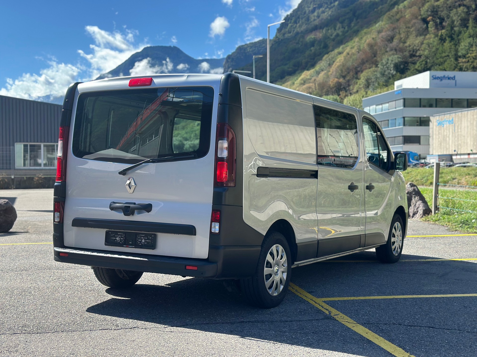 RENAULT Trafic 2.0 Energy dCi 120 3.0t Business L2H1-image-4