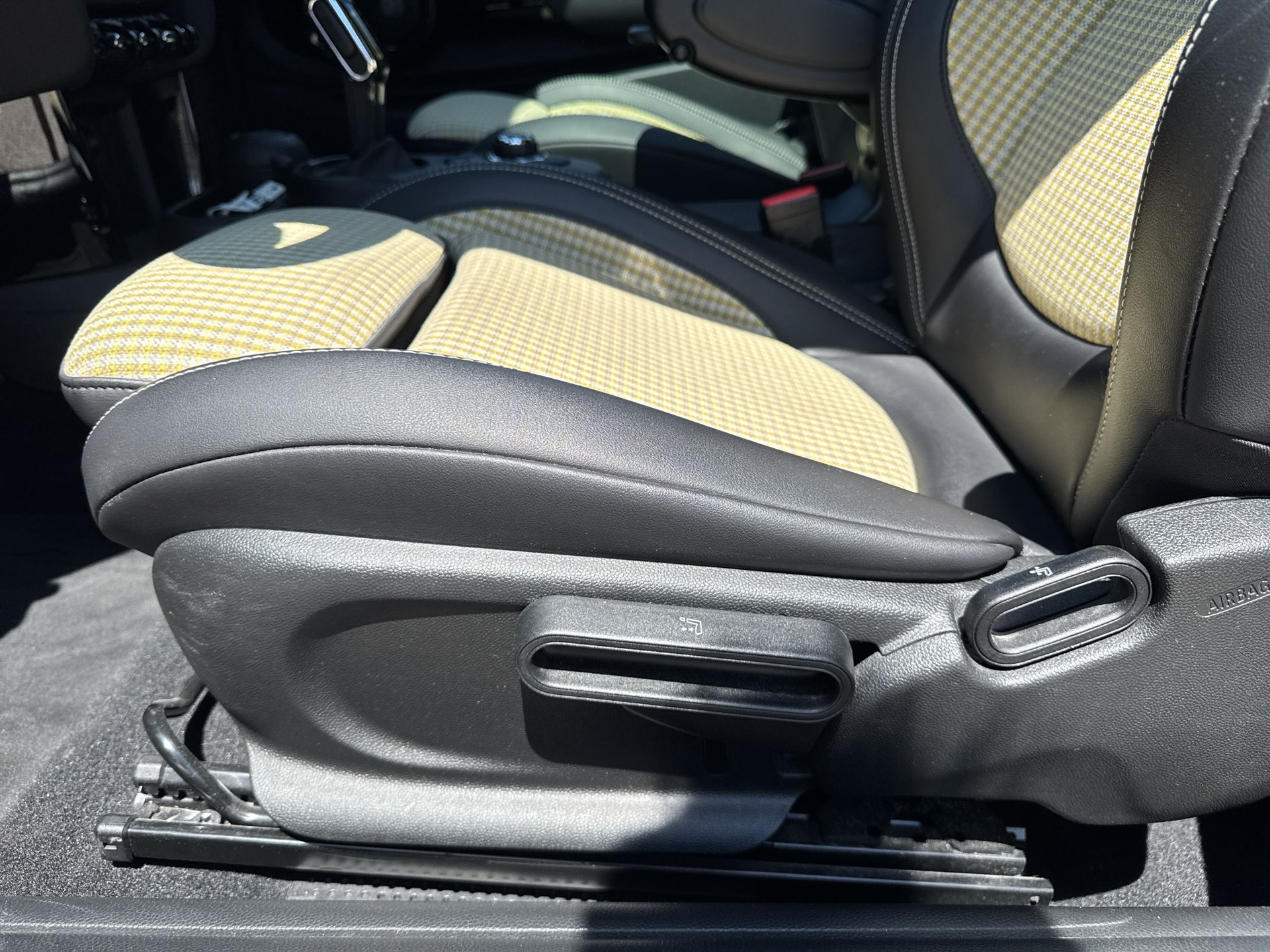 MINI Cooper SE Resolute Edition-image-18