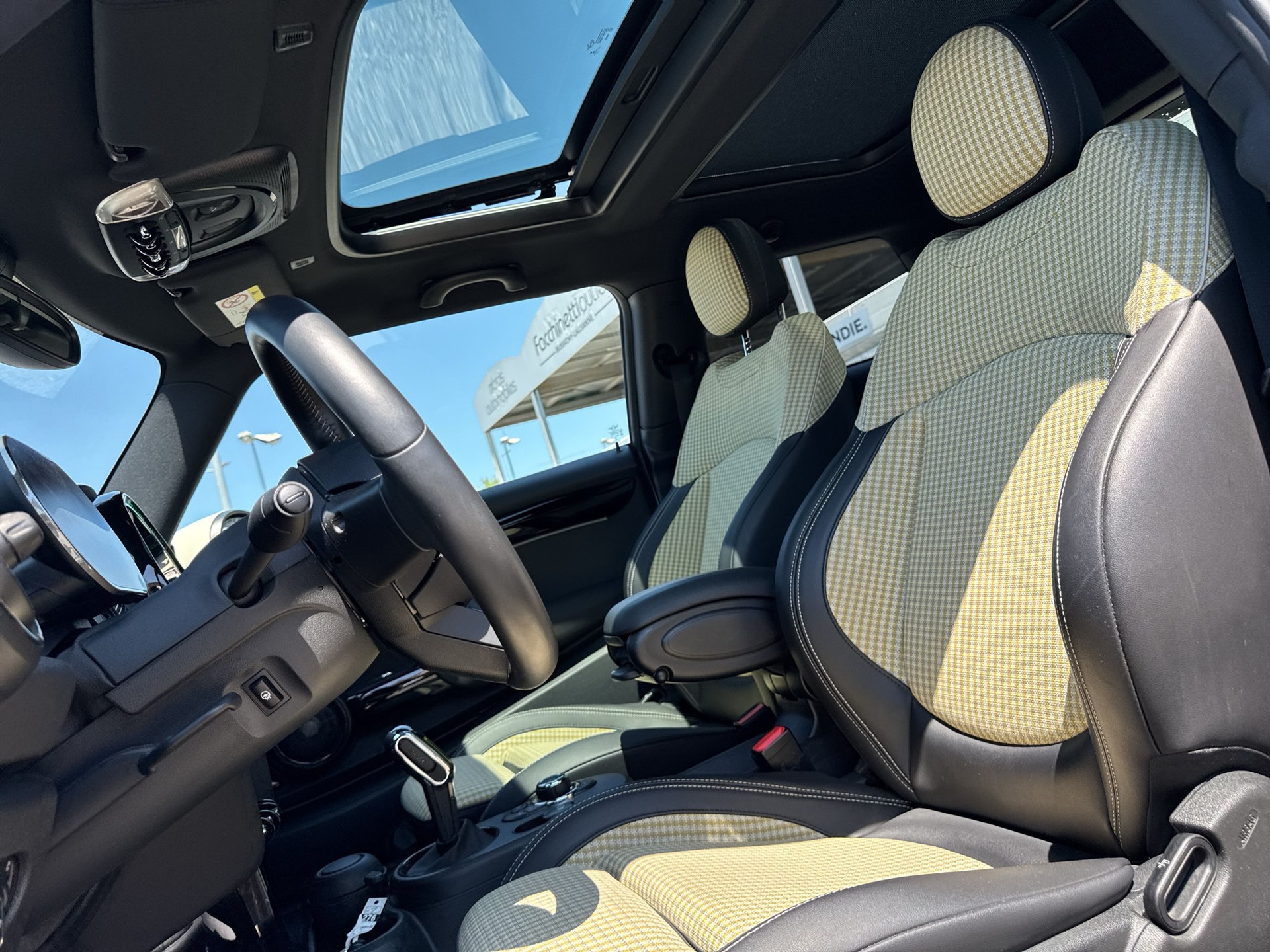 MINI Cooper SE Resolute Edition-image-9