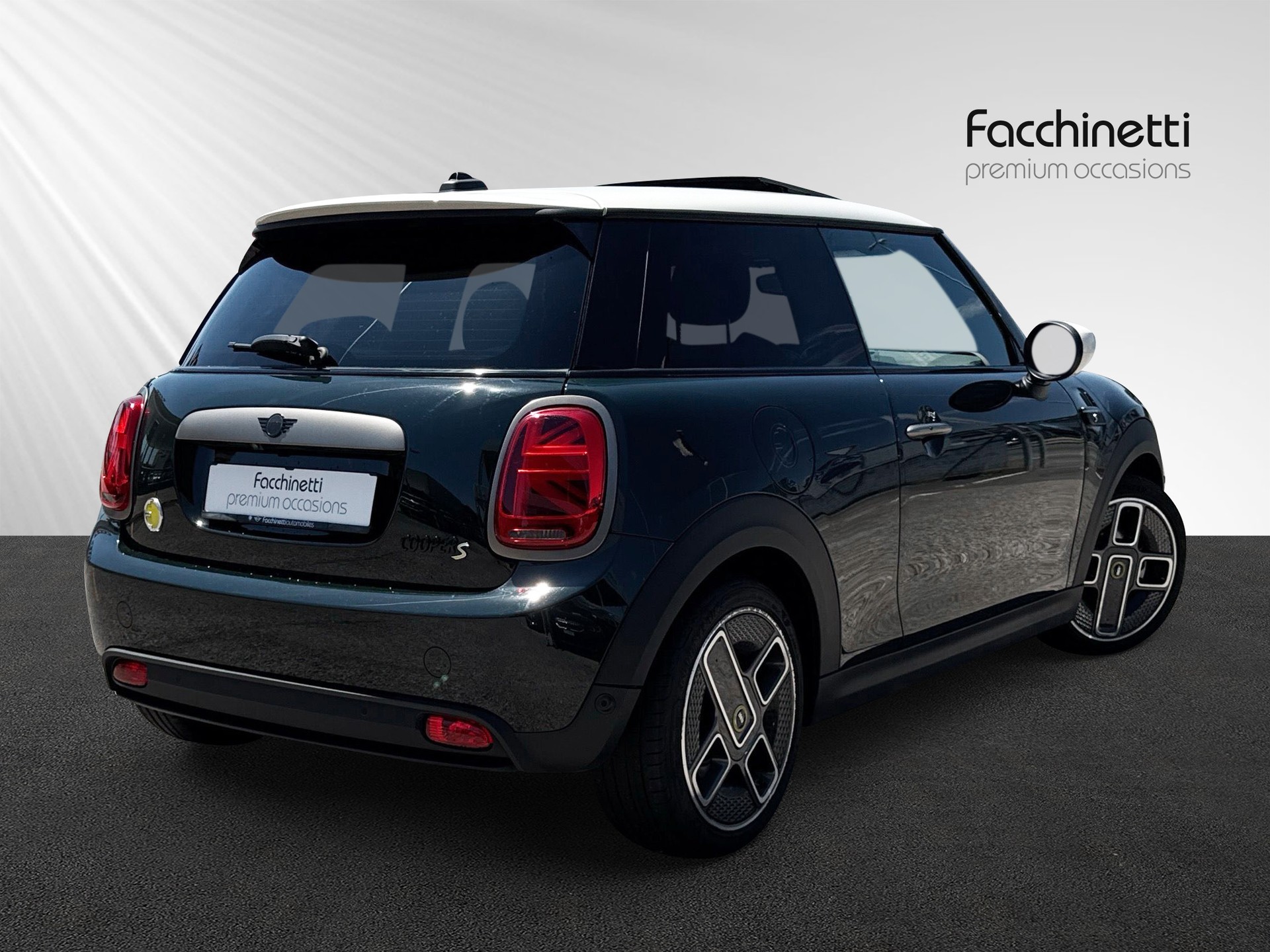 MINI Cooper SE Resolute Edition-image-2