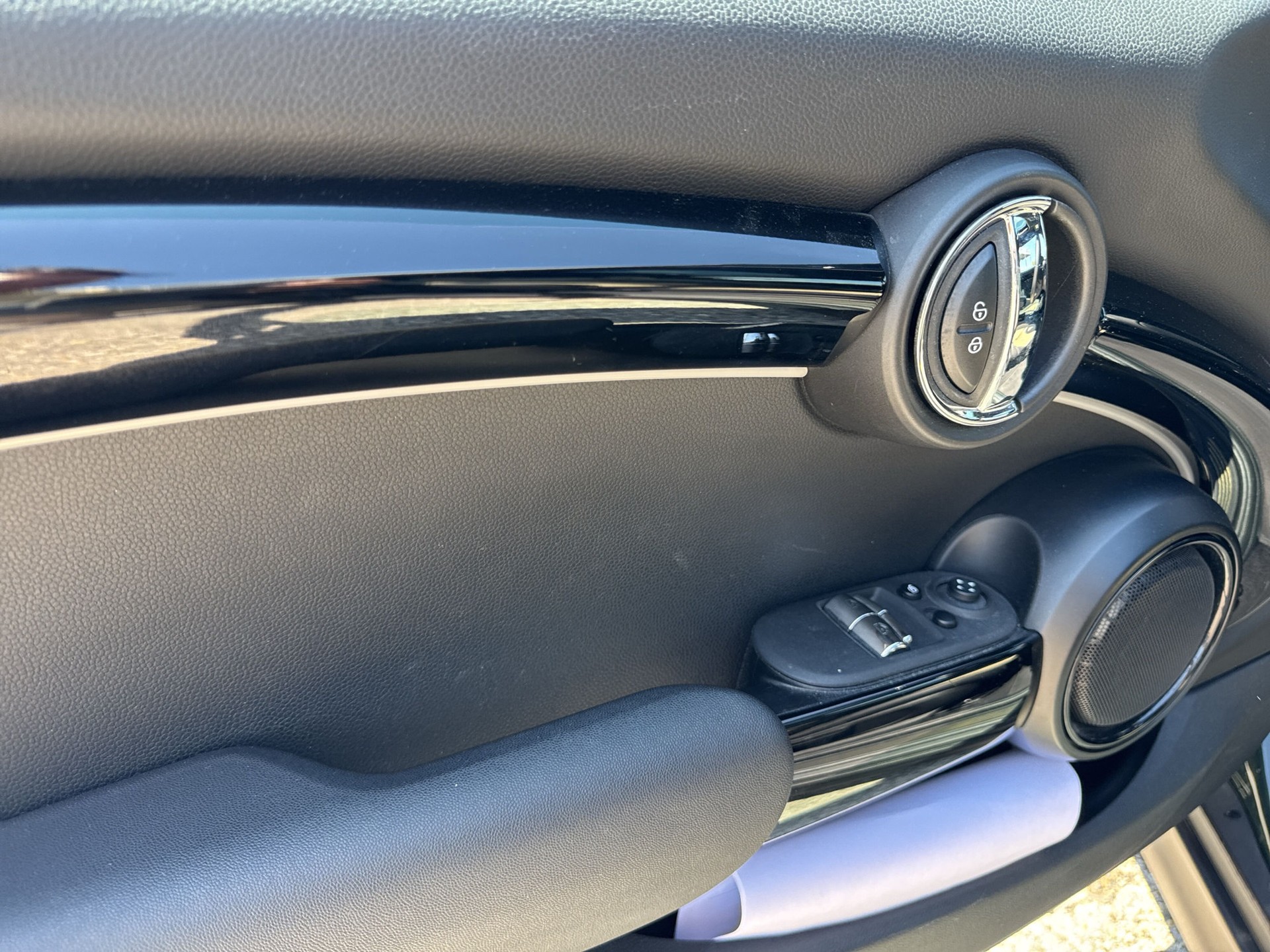 MINI Cooper SE Resolute Edition-image-16