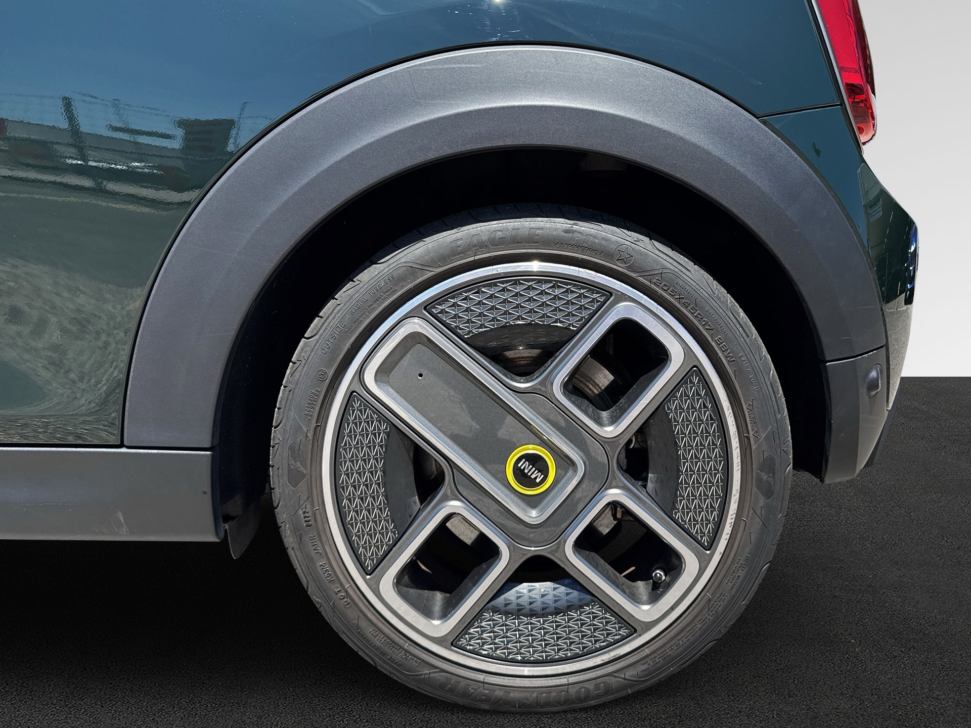MINI Cooper SE Resolute Edition-image-8