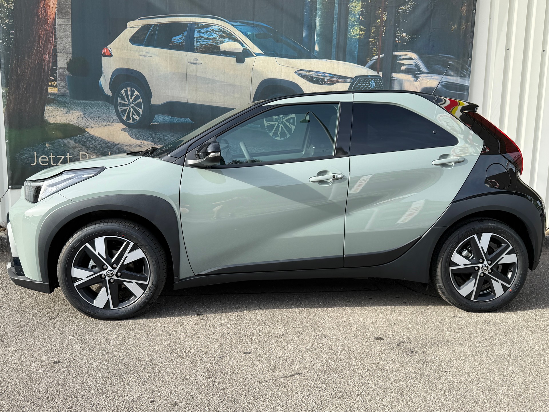 TOYOTA Aygo X 1.5 Trend e-CVT-showroom-element-1
