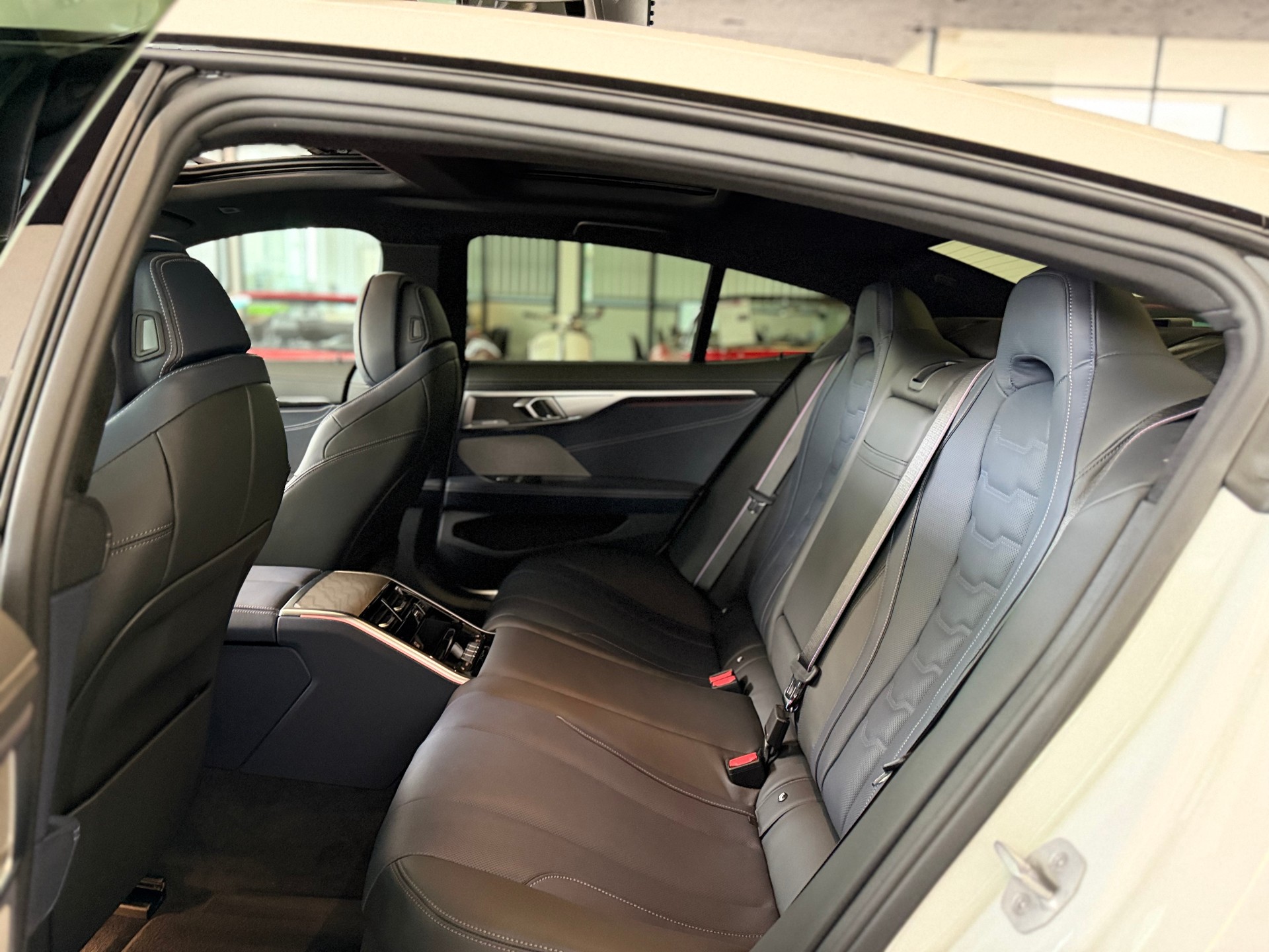 BMW 840i sDrive M Sport Pro Steptronic GRAN COUPE-image-13