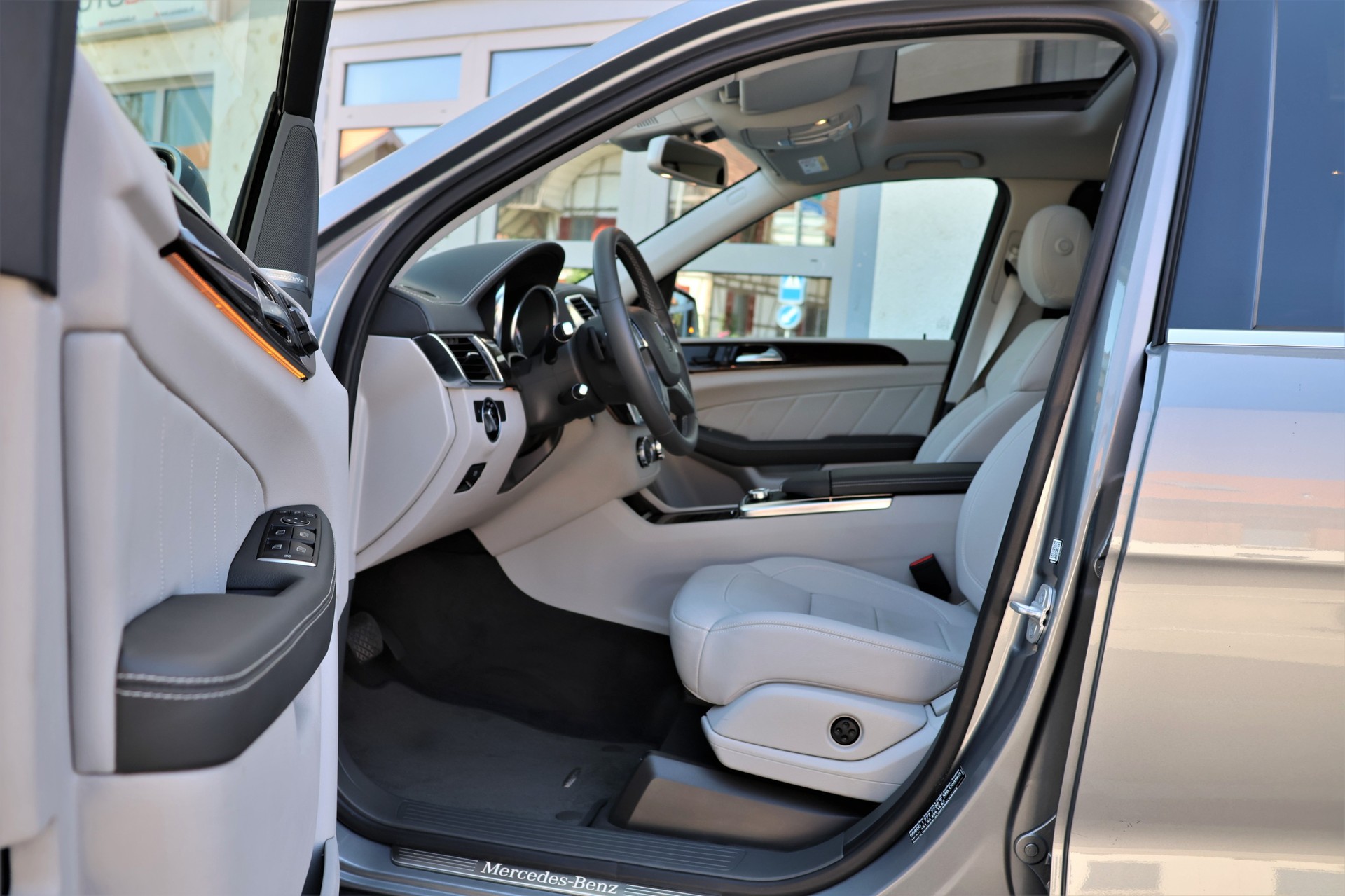 MERCEDES-BENZ GL 350 BlueTEC 4Matic 7G-TRONIC 7 SITZER (CH)-image-2