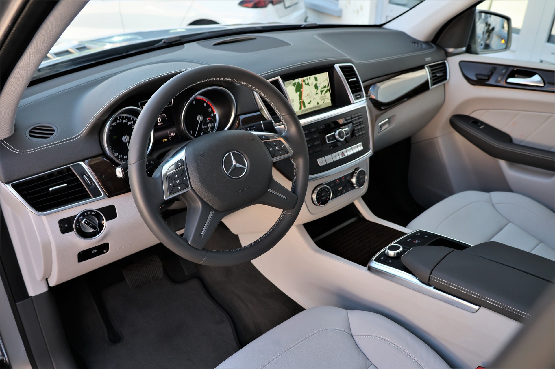MERCEDES-BENZ GL 350 BlueTEC 4Matic 7G-TRONIC 7 SITZER (CH)-image-3