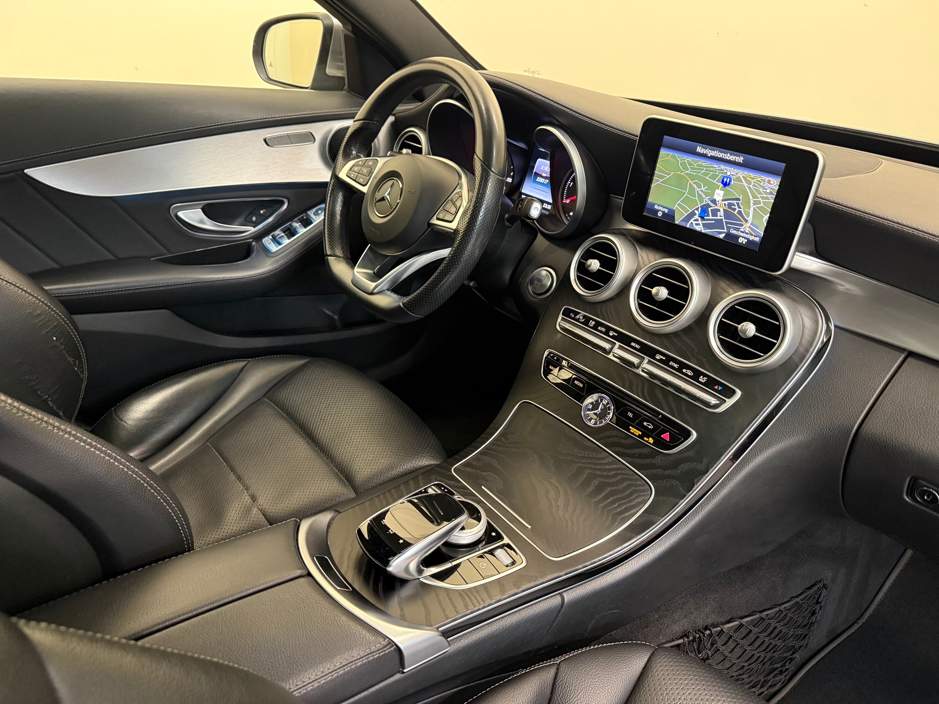 MERCEDES-BENZ C 220 BlueTEC AMG Line 7G-Tronic-image-24