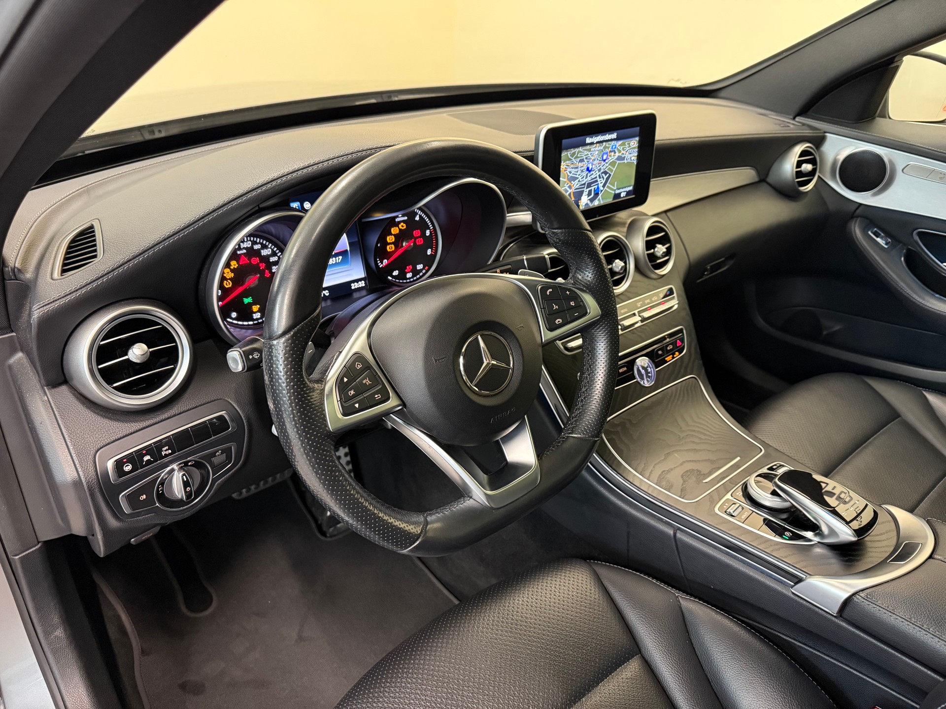 MERCEDES-BENZ C 220 BlueTEC AMG Line 7G-Tronic-image-13