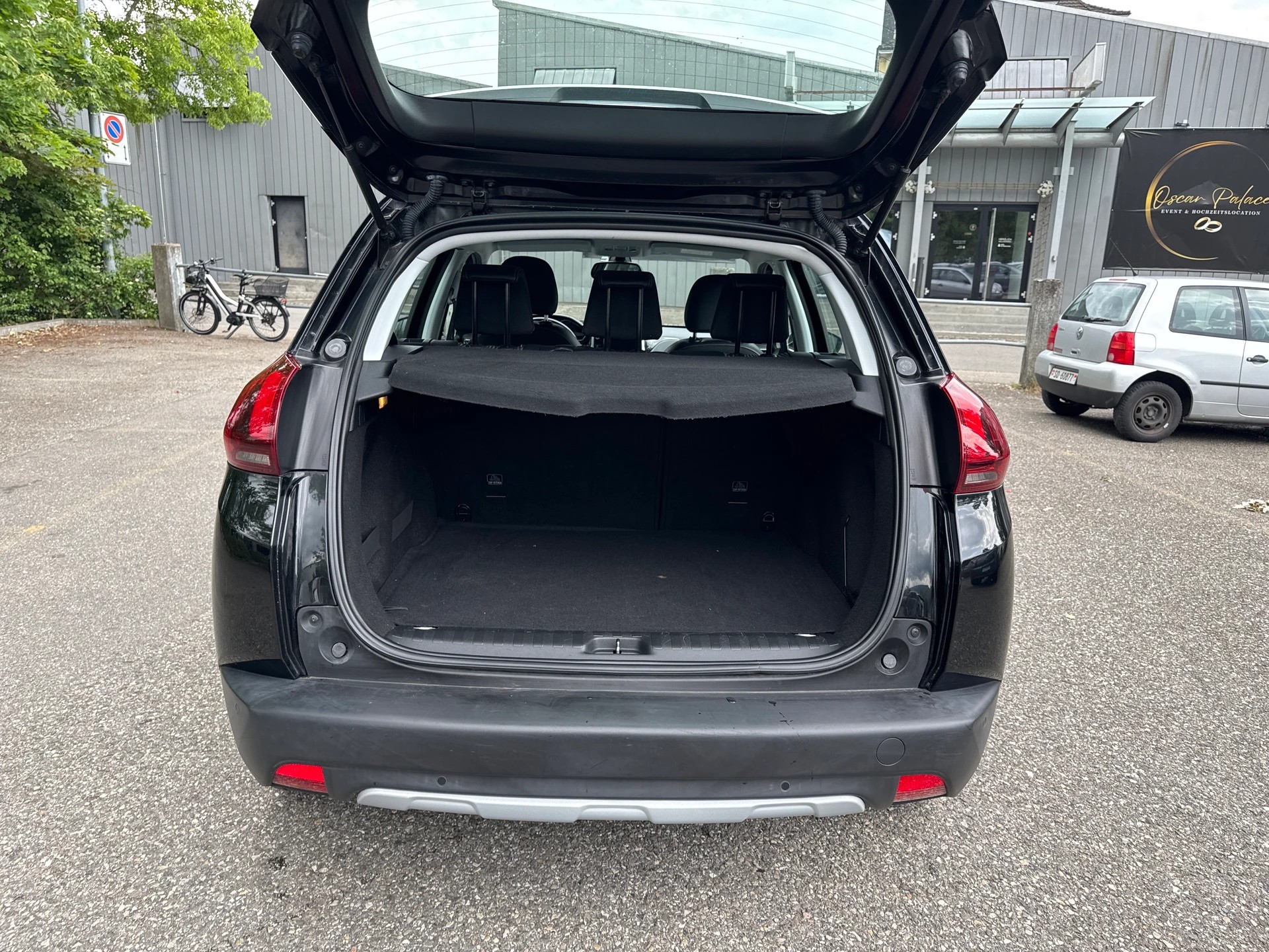 PEUGEOT 2008 1.5 BlueHDi Allure * Teil-Leder * Gr. Navi * Klima-auto * Tempomat * PDC H * Frisch Ab MFK-image-11