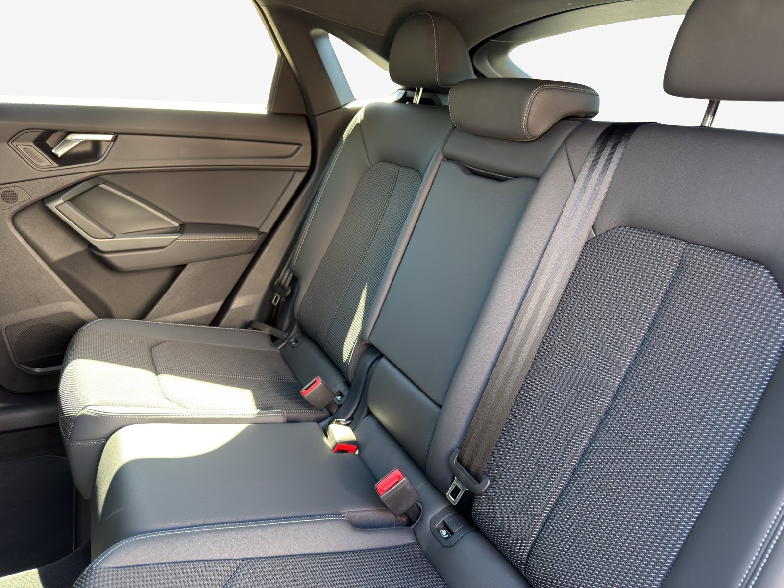 AUDI Q3 Sportback 35 TFSI S line Attraction S-tronic-image-11