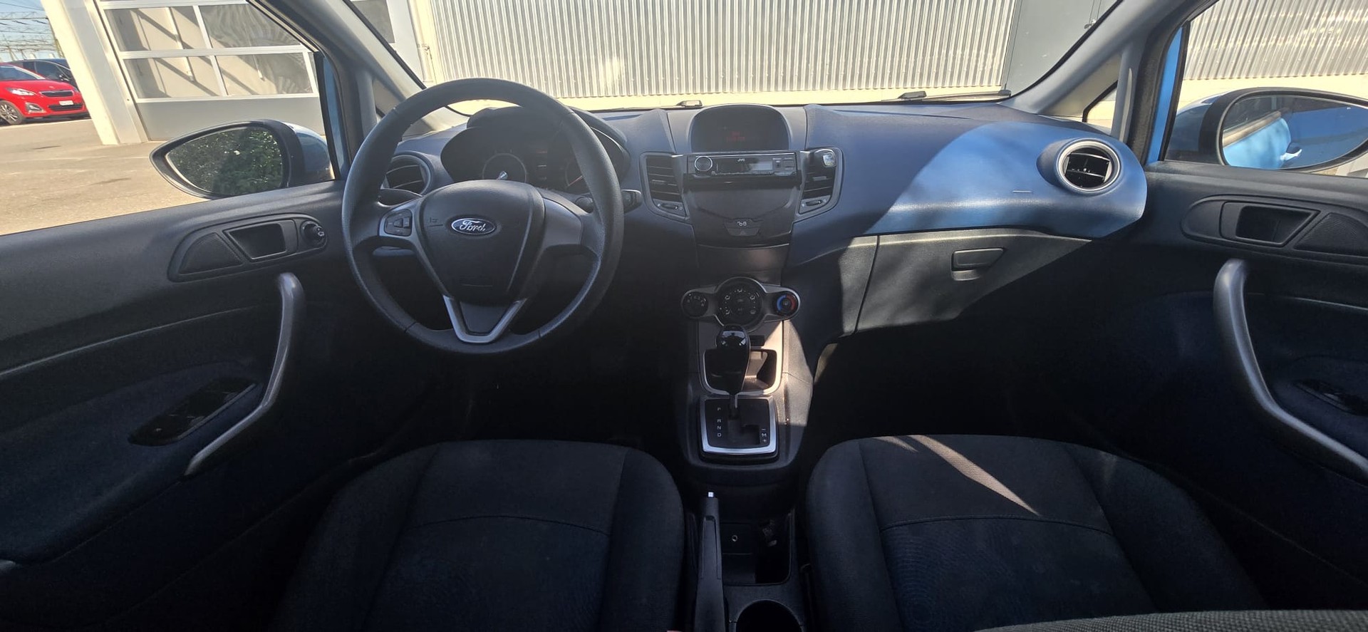 FORD Fiesta 1.4 16V Trend Automatic-image-5