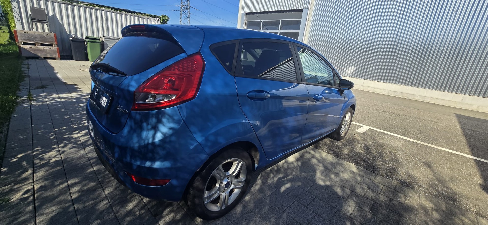 FORD Fiesta 1.4 16V Trend Automatic-image-2