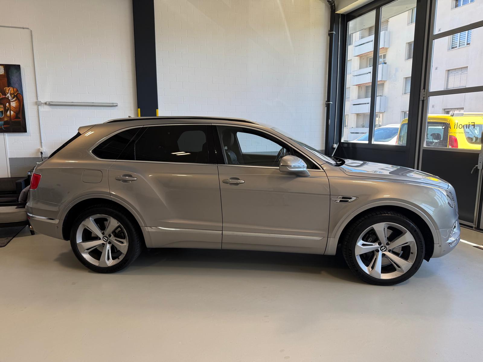 BENTLEY Bentayga W12-image-2