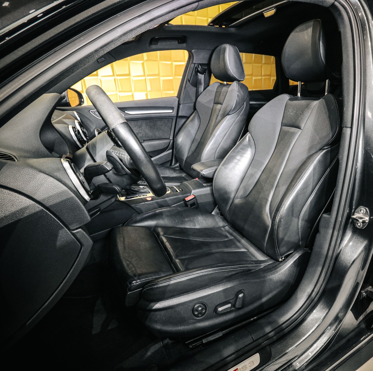 AUDI RS3 2.5 T FSI quattro S-Tronic-image-4