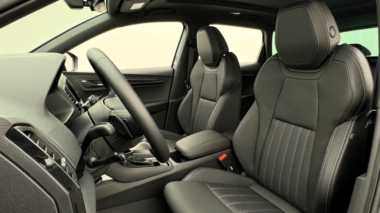 SKODA Karoq 2.0 TSI SportLine 4x4 DSG-image-4