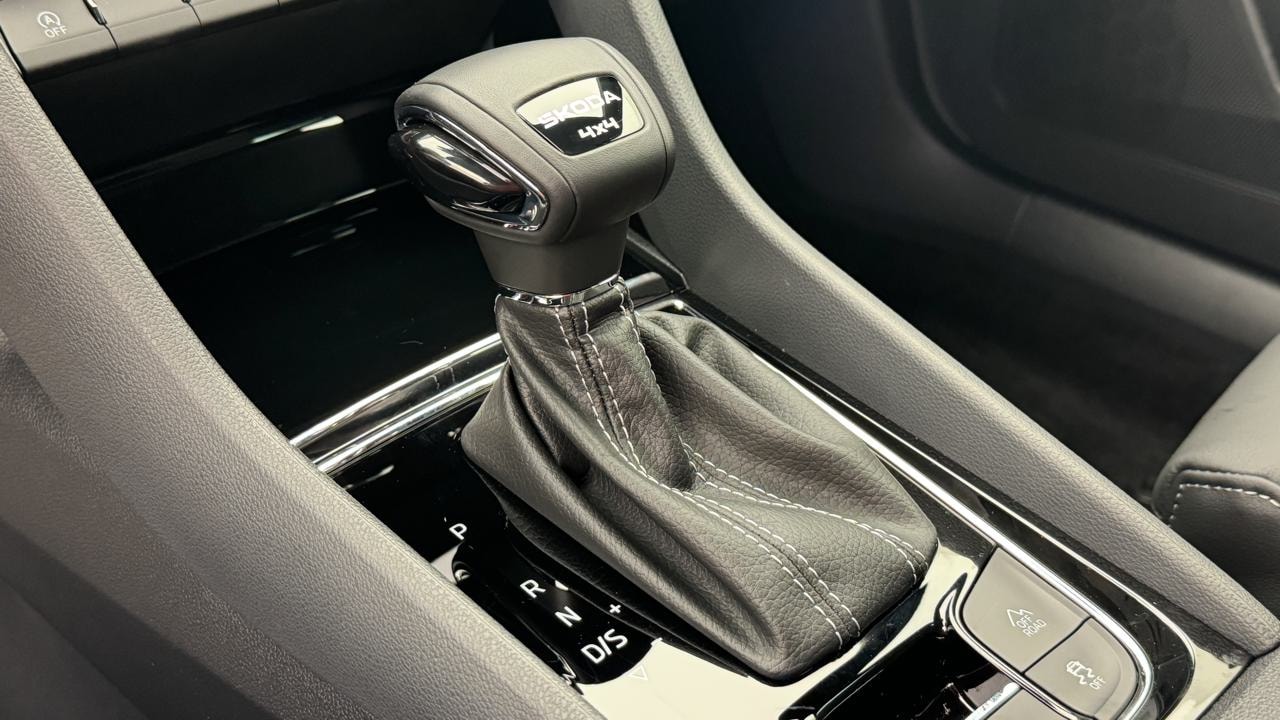SKODA Karoq 2.0 TSI SportLine 4x4 DSG-image-10