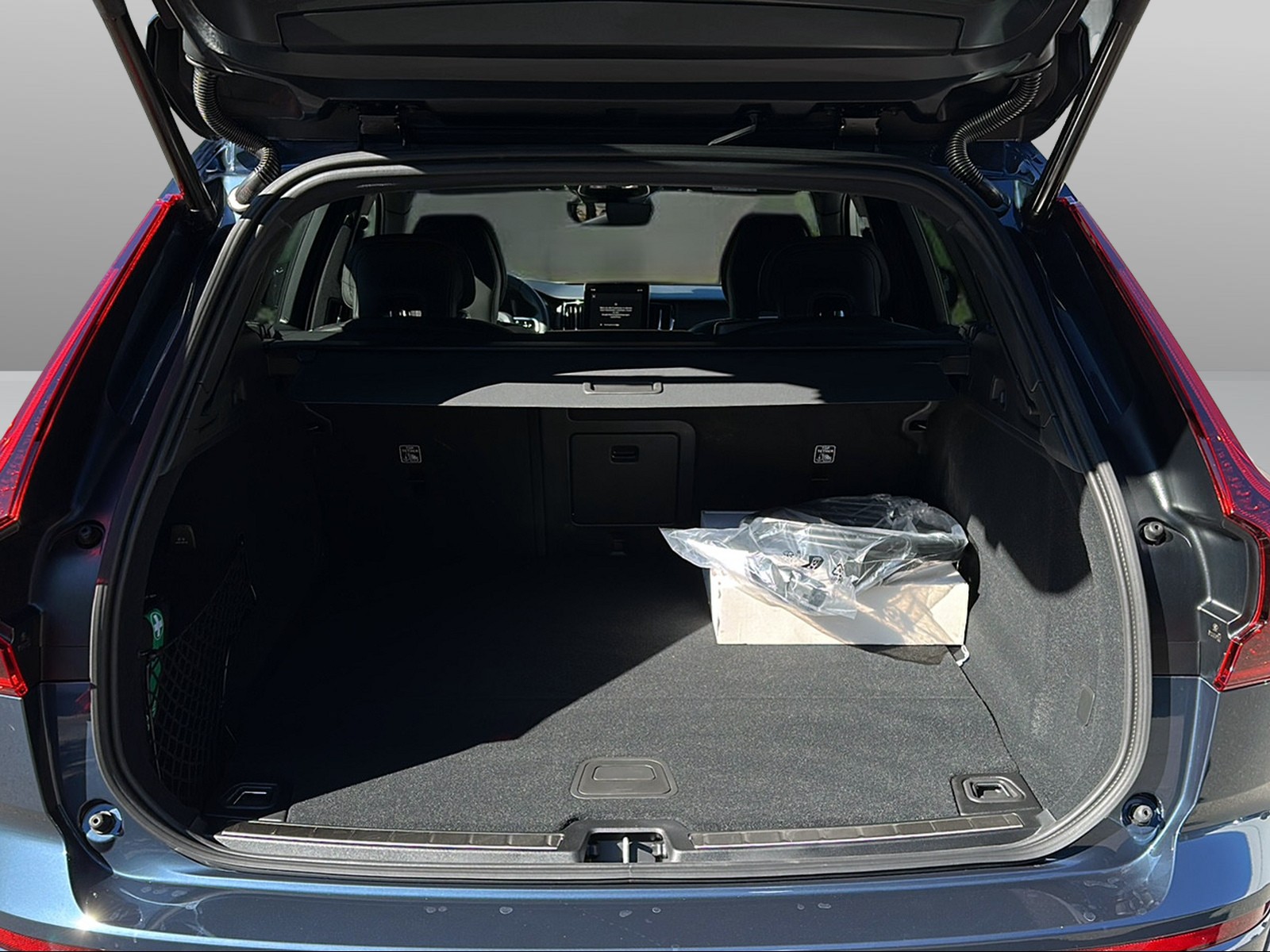 VOLVO XC60 2.0 T8 TE Black Edition eAWD-image-9