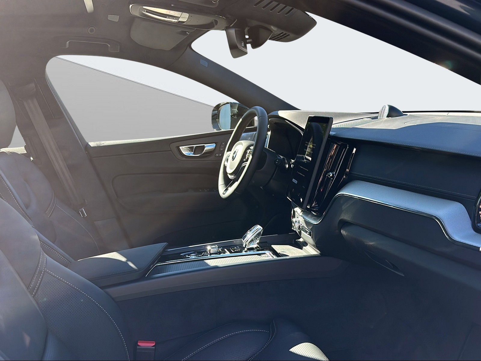 VOLVO XC60 2.0 T8 TE Black Edition eAWD-image-13