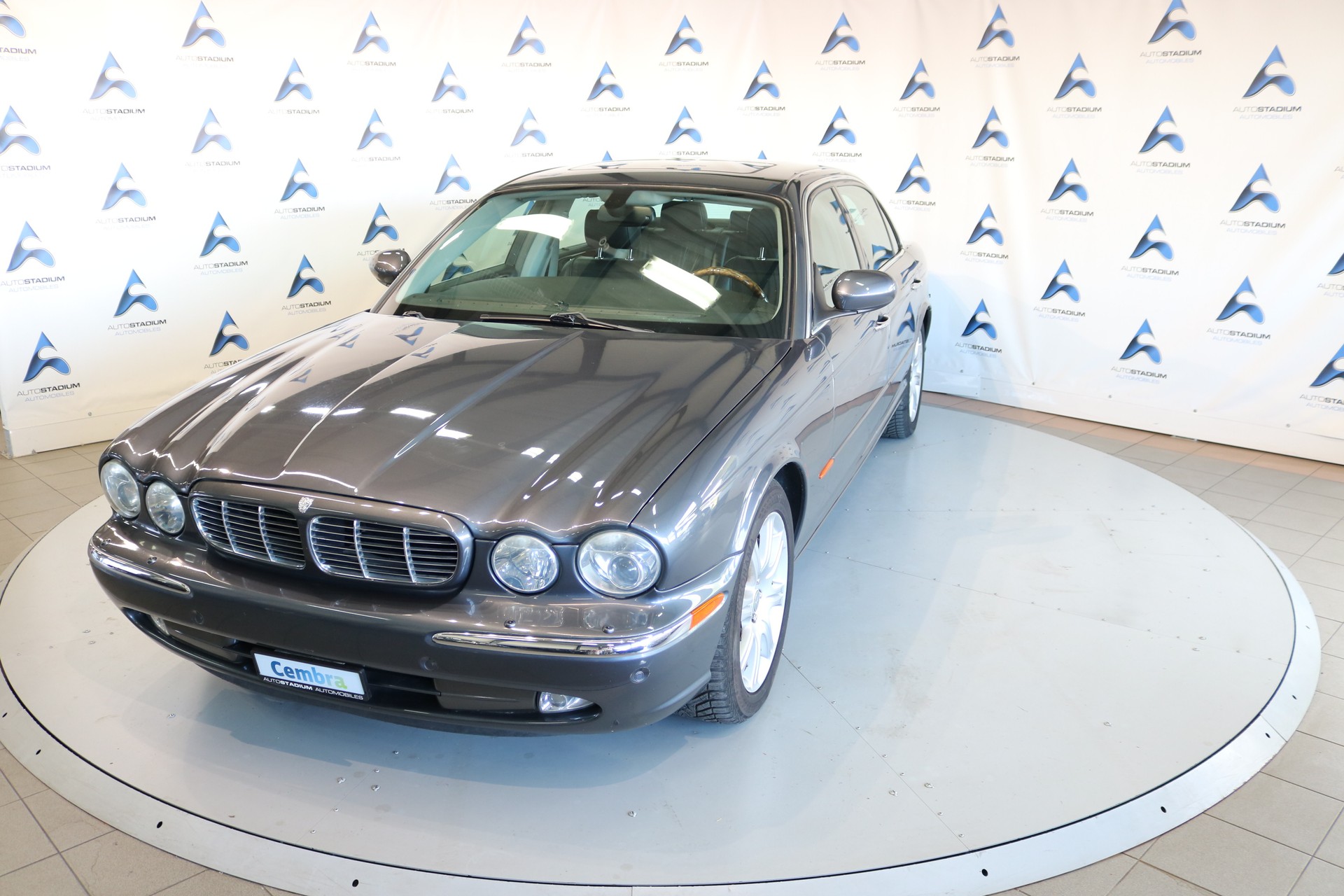 JAGUAR XJ8 LWB 4.2 V8 Executive-image-8