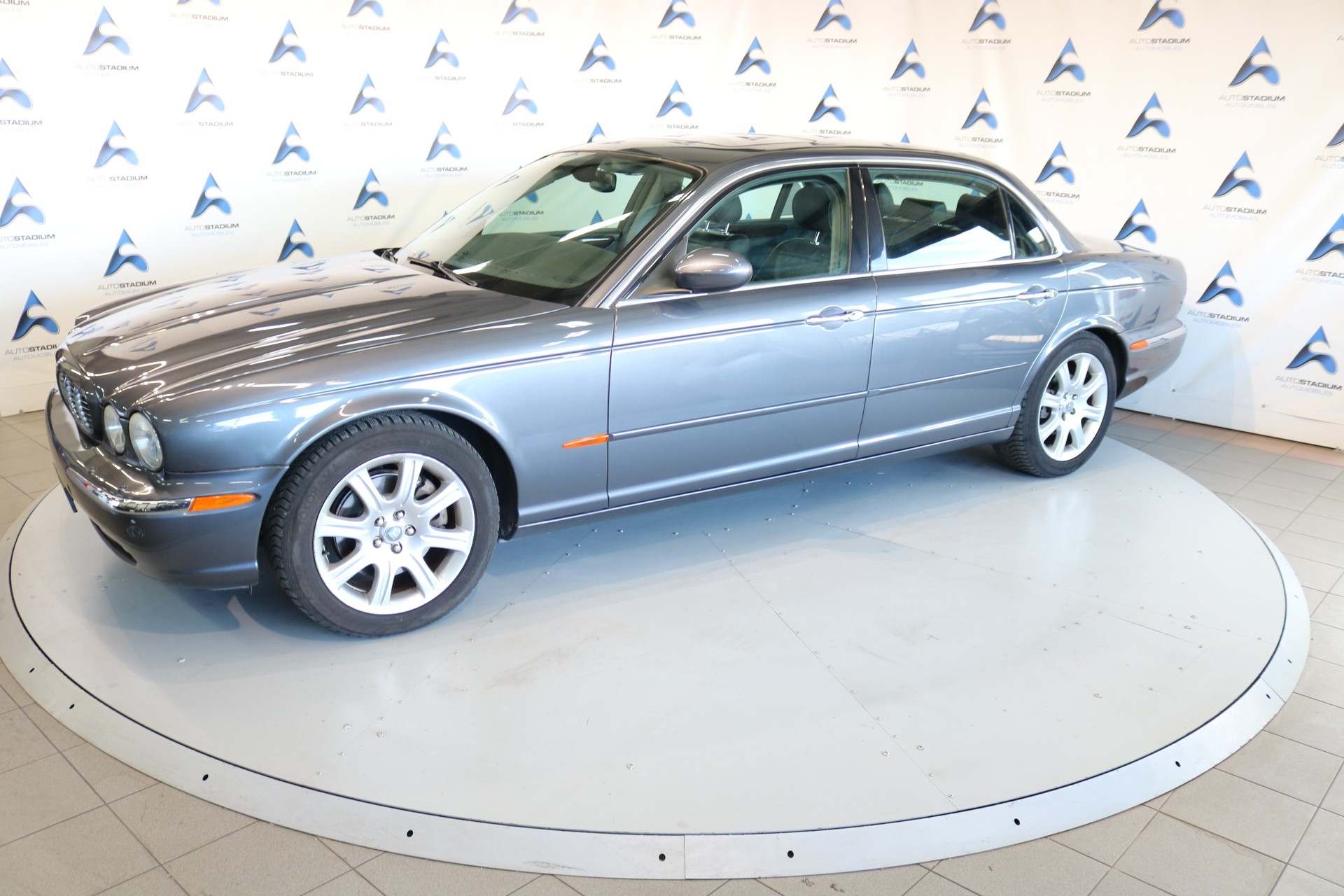 JAGUAR XJ8 LWB 4.2 V8 Executive-image-10