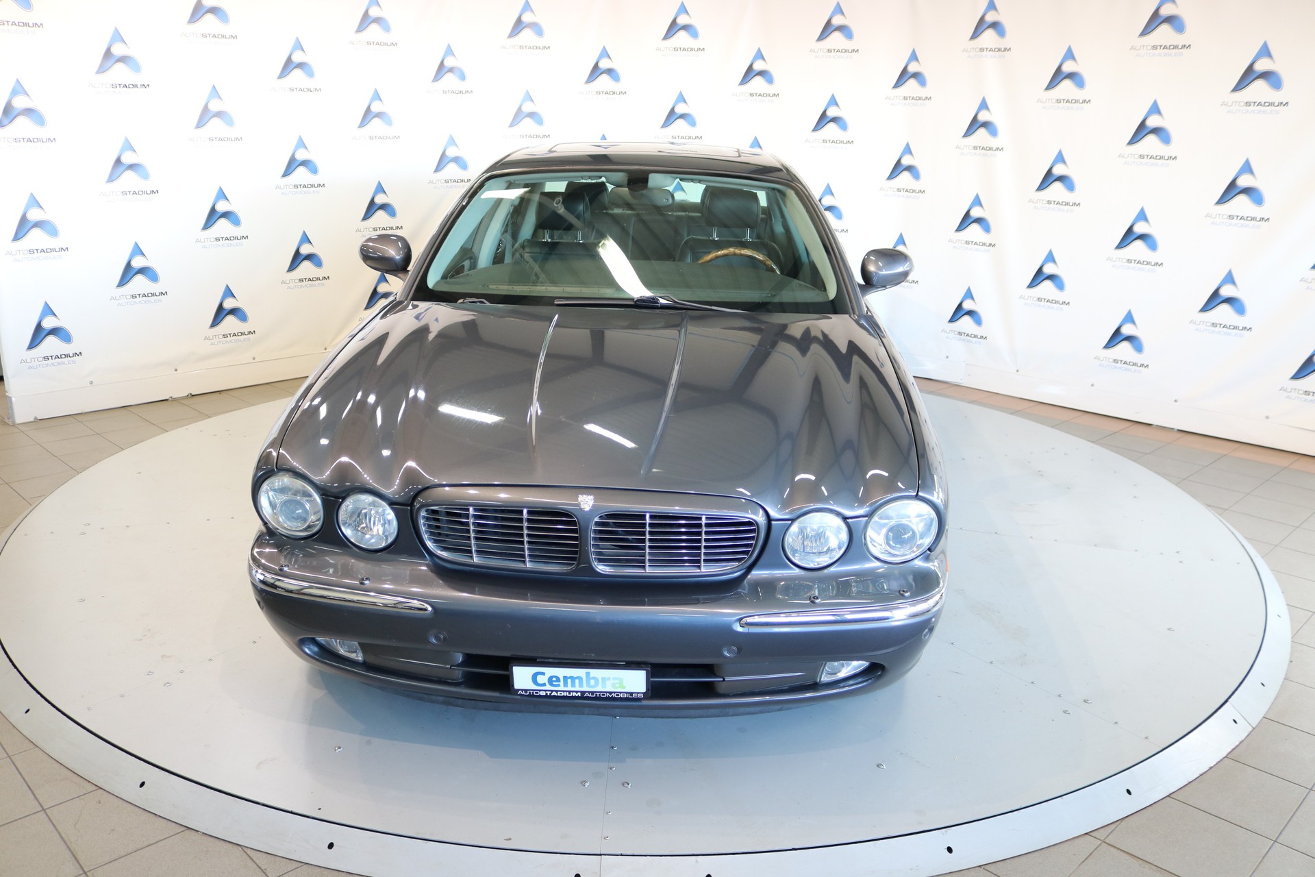 JAGUAR XJ8 LWB 4.2 V8 Executive-image-7