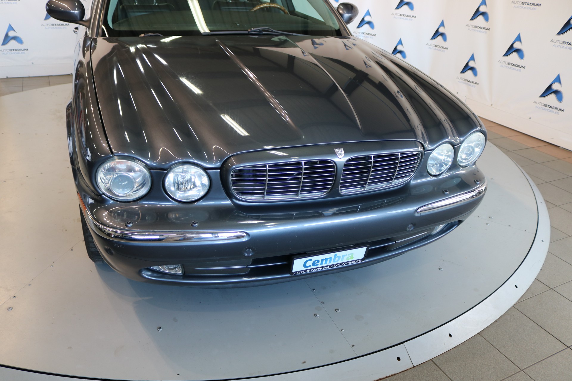JAGUAR XJ8 LWB 4.2 V8 Executive-image-23