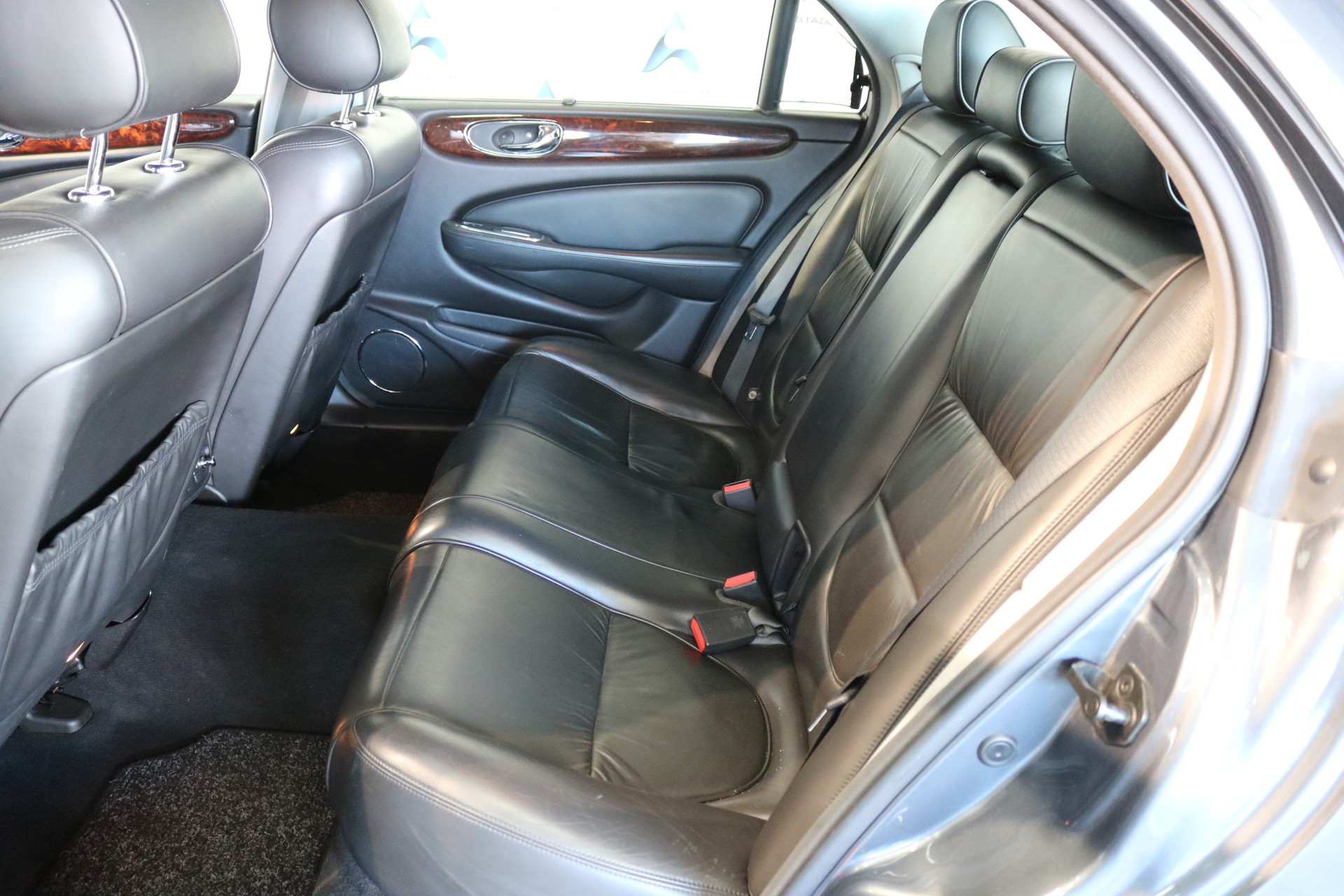 JAGUAR XJ8 LWB 4.2 V8 Executive-image-3