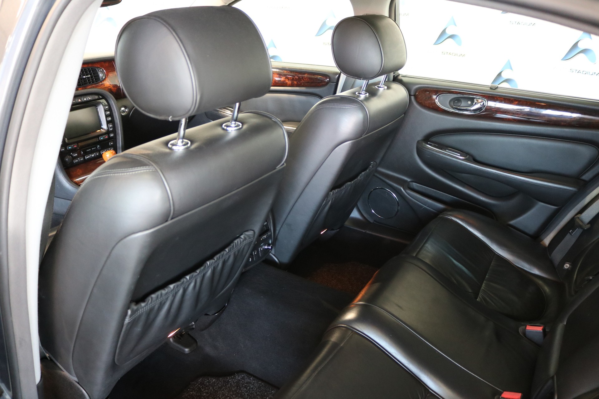 JAGUAR XJ8 LWB 4.2 V8 Executive-image-25