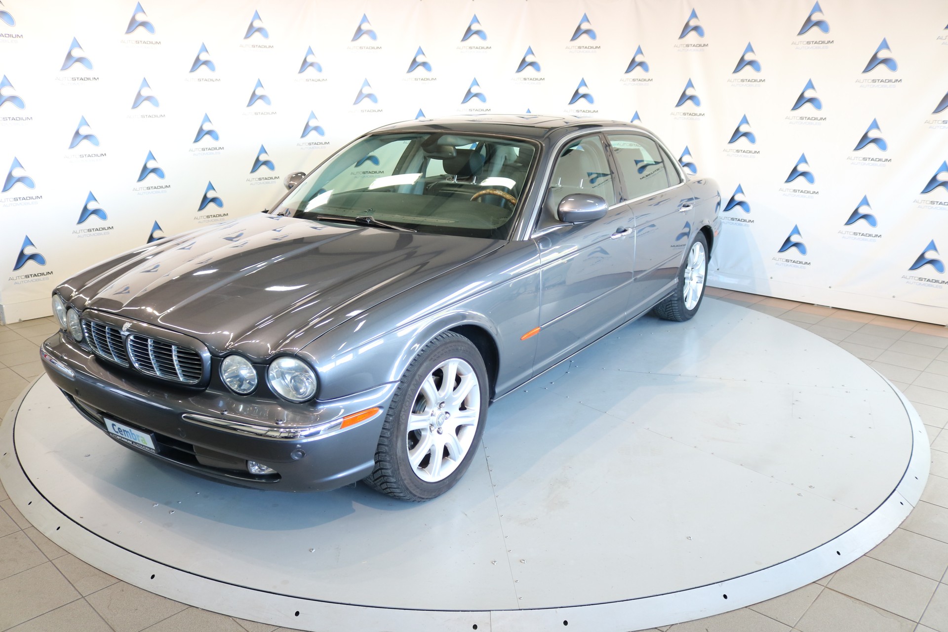 JAGUAR XJ8 LWB 4.2 V8 Executive-image-9