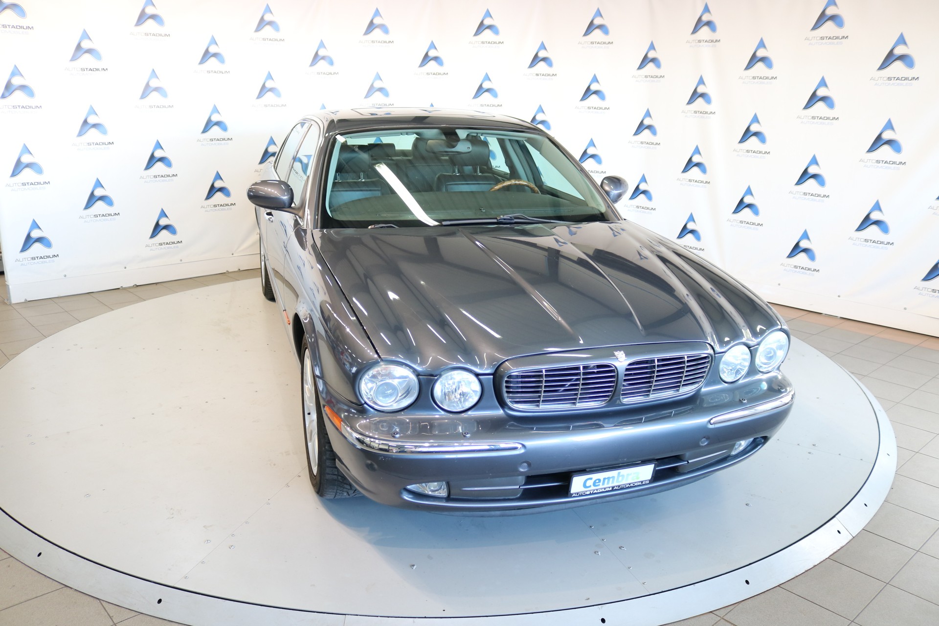 JAGUAR XJ8 LWB 4.2 V8 Executive-image-6