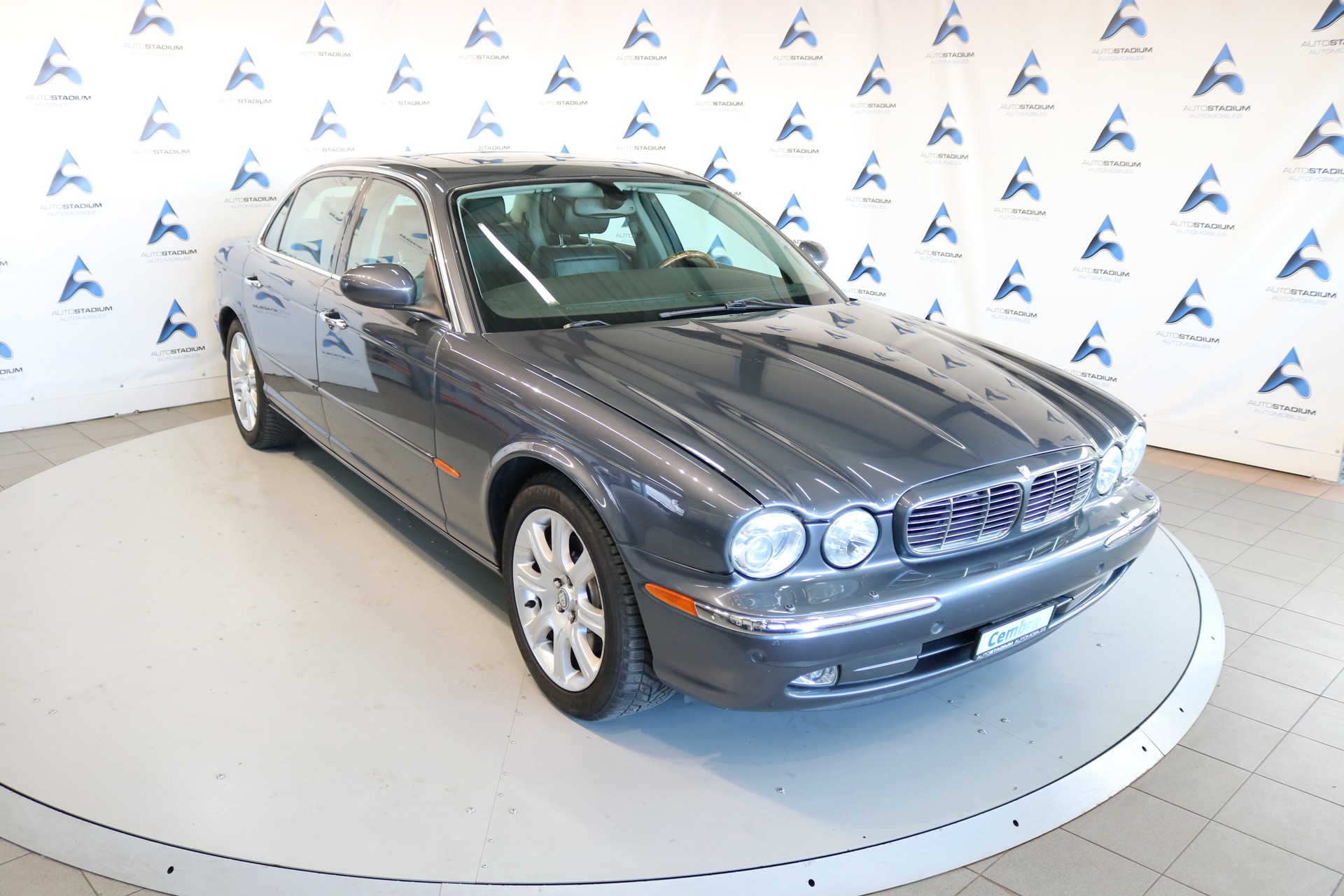 JAGUAR XJ8 LWB 4.2 V8 Executive-image-0