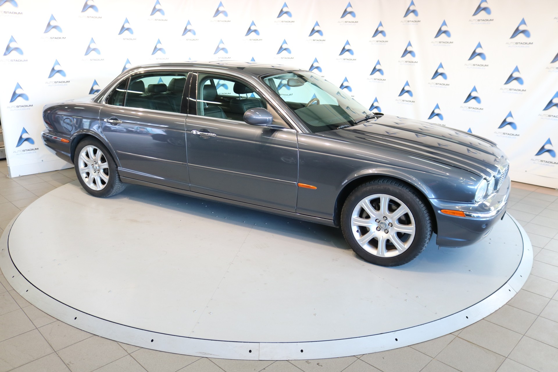JAGUAR XJ8 LWB 4.2 V8 Executive-image-22