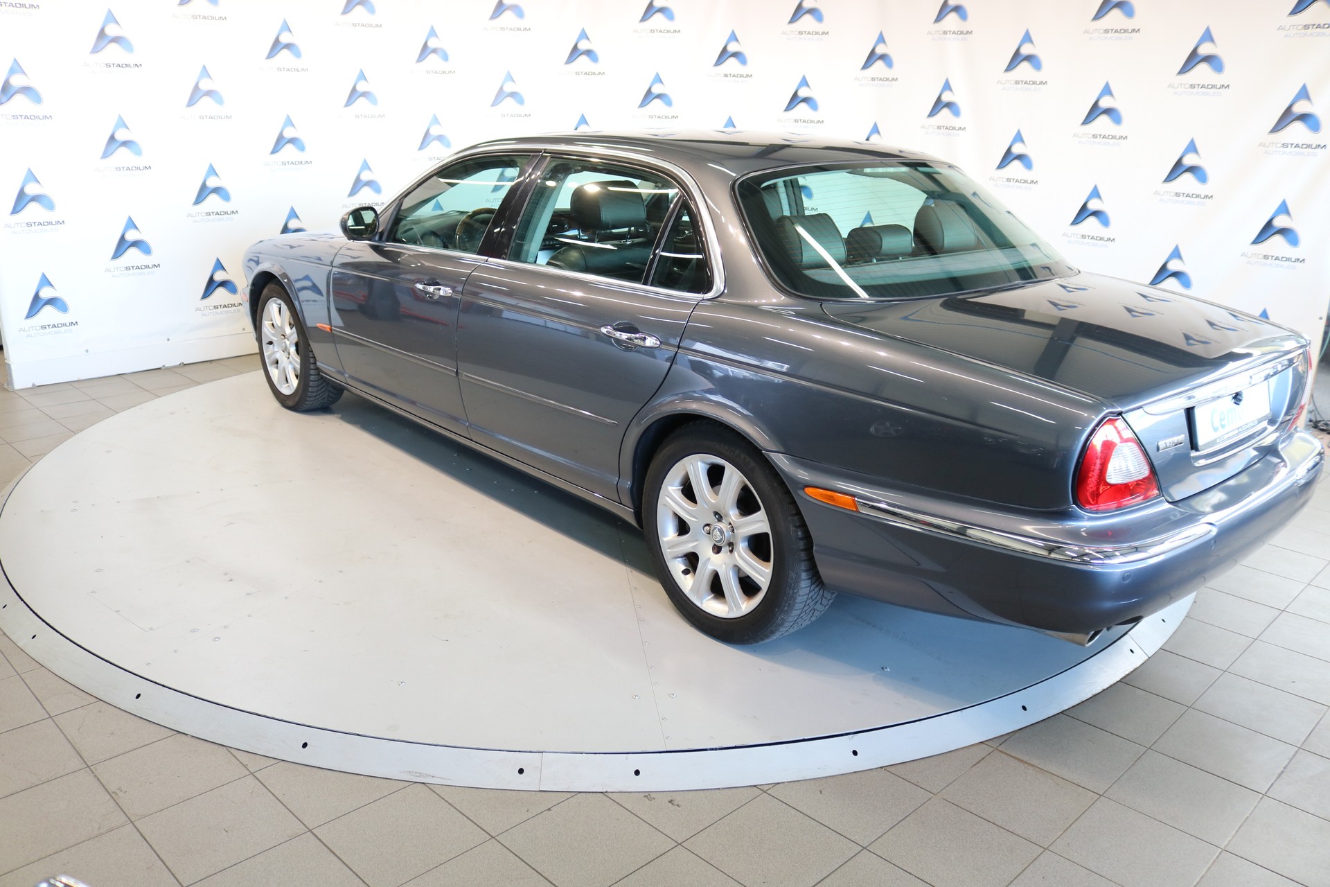 JAGUAR XJ8 LWB 4.2 V8 Executive-image-14
