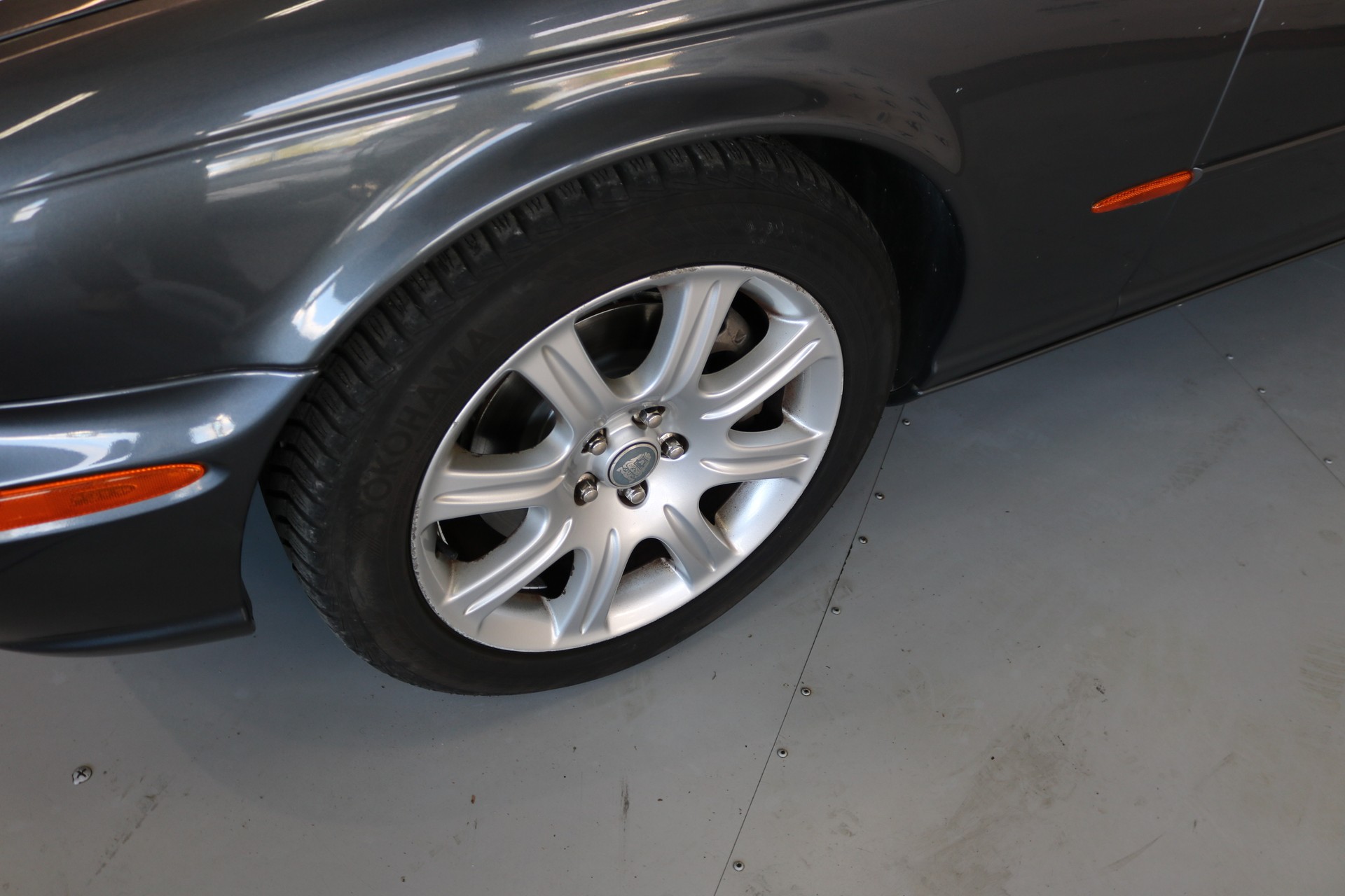 JAGUAR XJ8 LWB 4.2 V8 Executive-image-24
