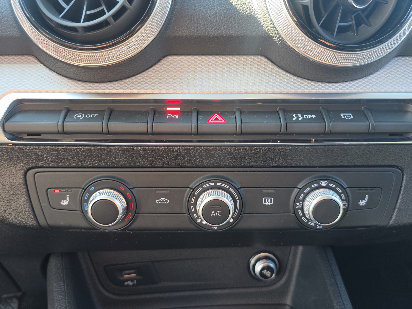 AUDI Q2 40 TFSI S line quattro S-tronic-image-15