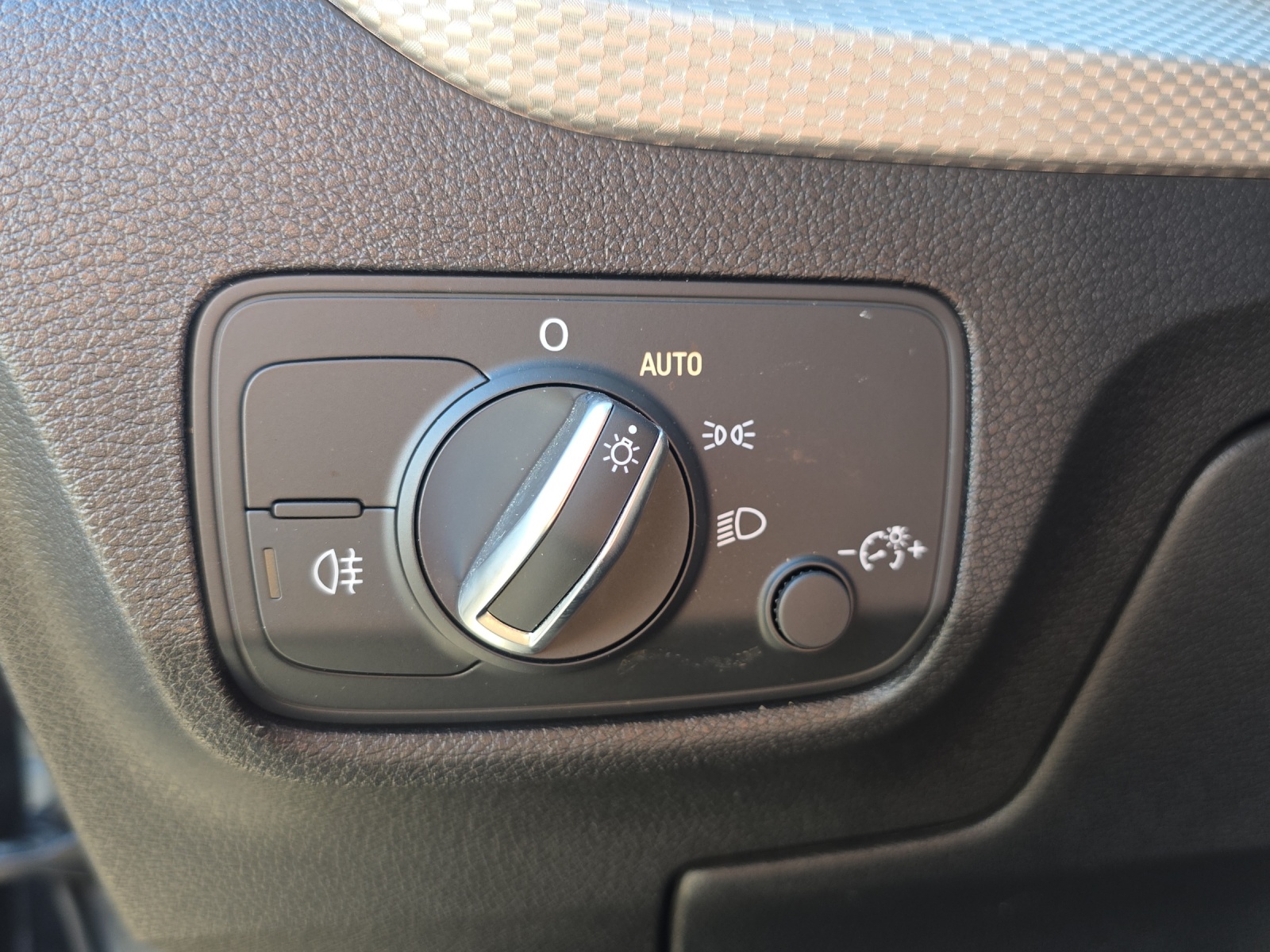 AUDI Q2 40 TFSI S line quattro S-tronic-image-13