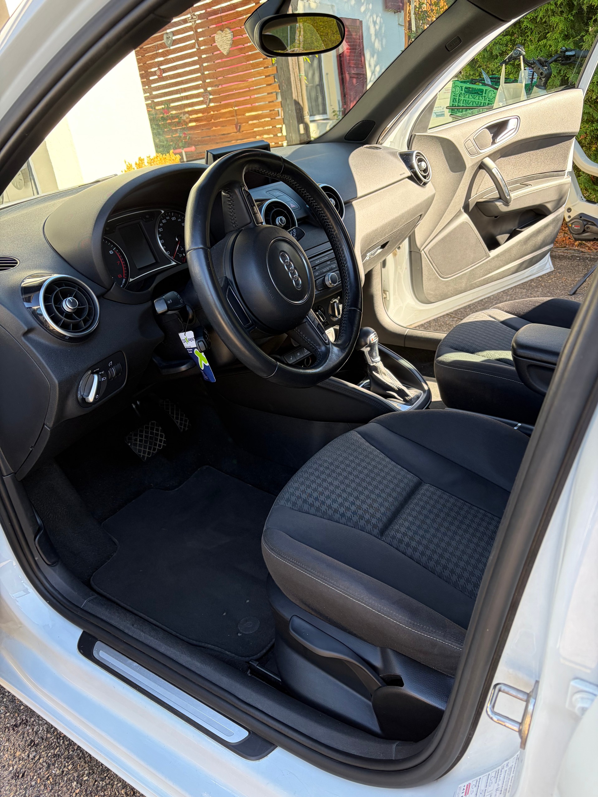 AUDI 1.4 TFSI COD Ambition S-Tronic-image-3