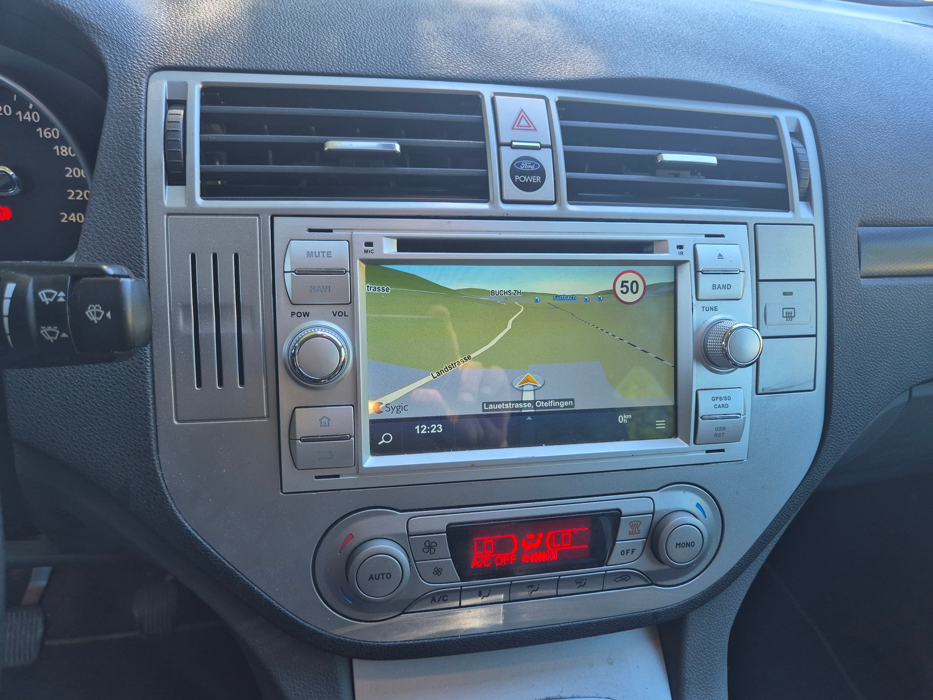 FORD Kuga 2.5 Turbo Titanium 4WD-image-11