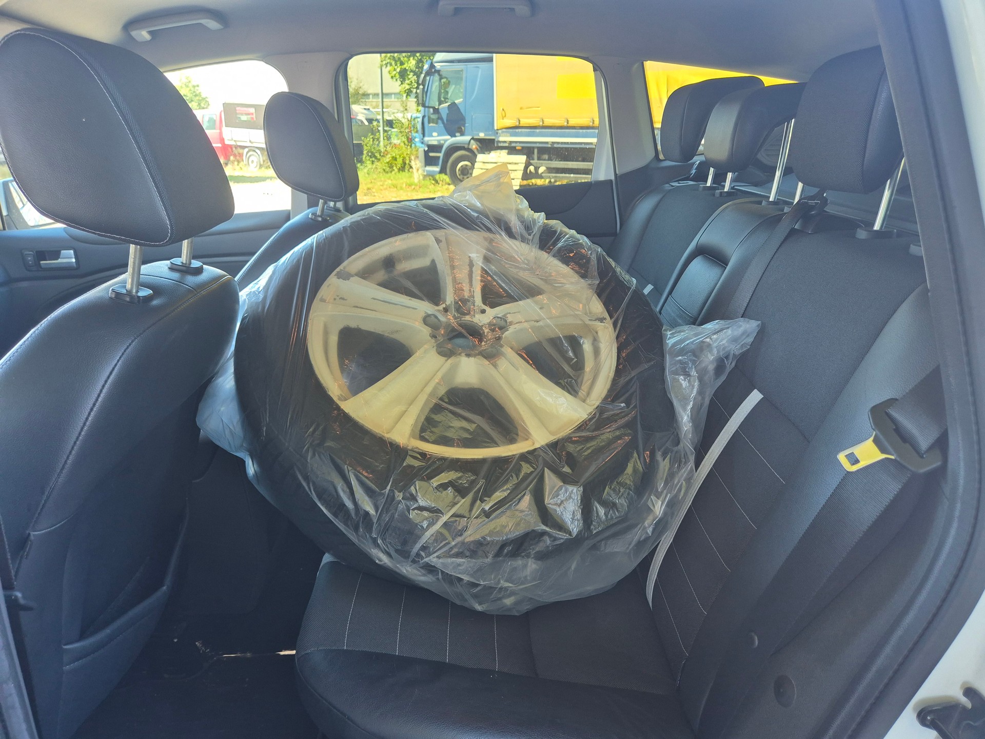 FORD Kuga 2.5 Turbo Titanium 4WD-image-10