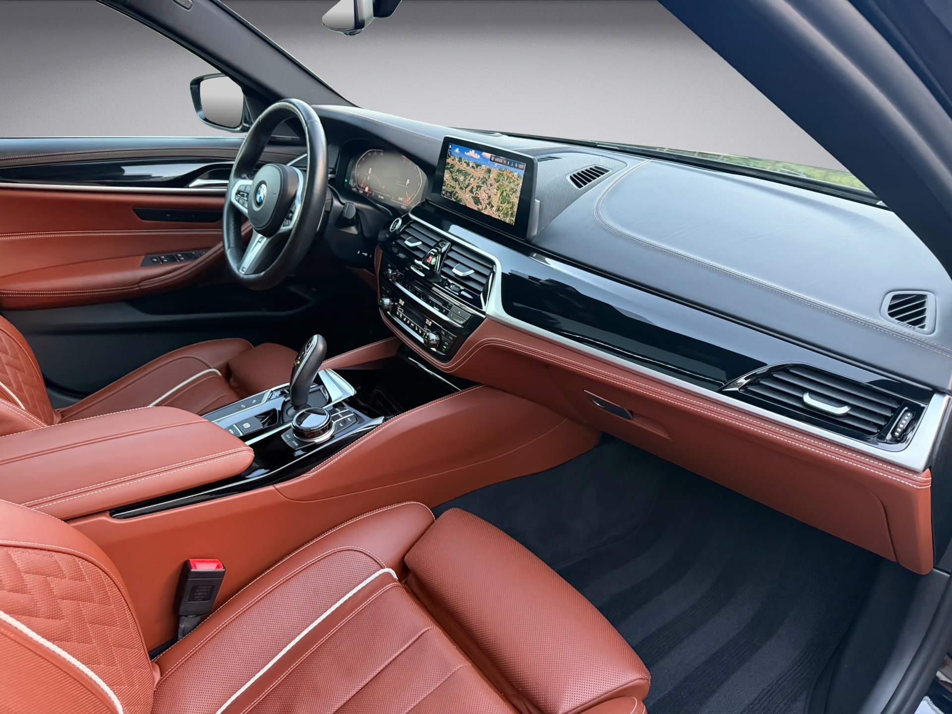 BMW 540i xDrive Touring Steptronic * M Sport Paket * Individual *-image-13