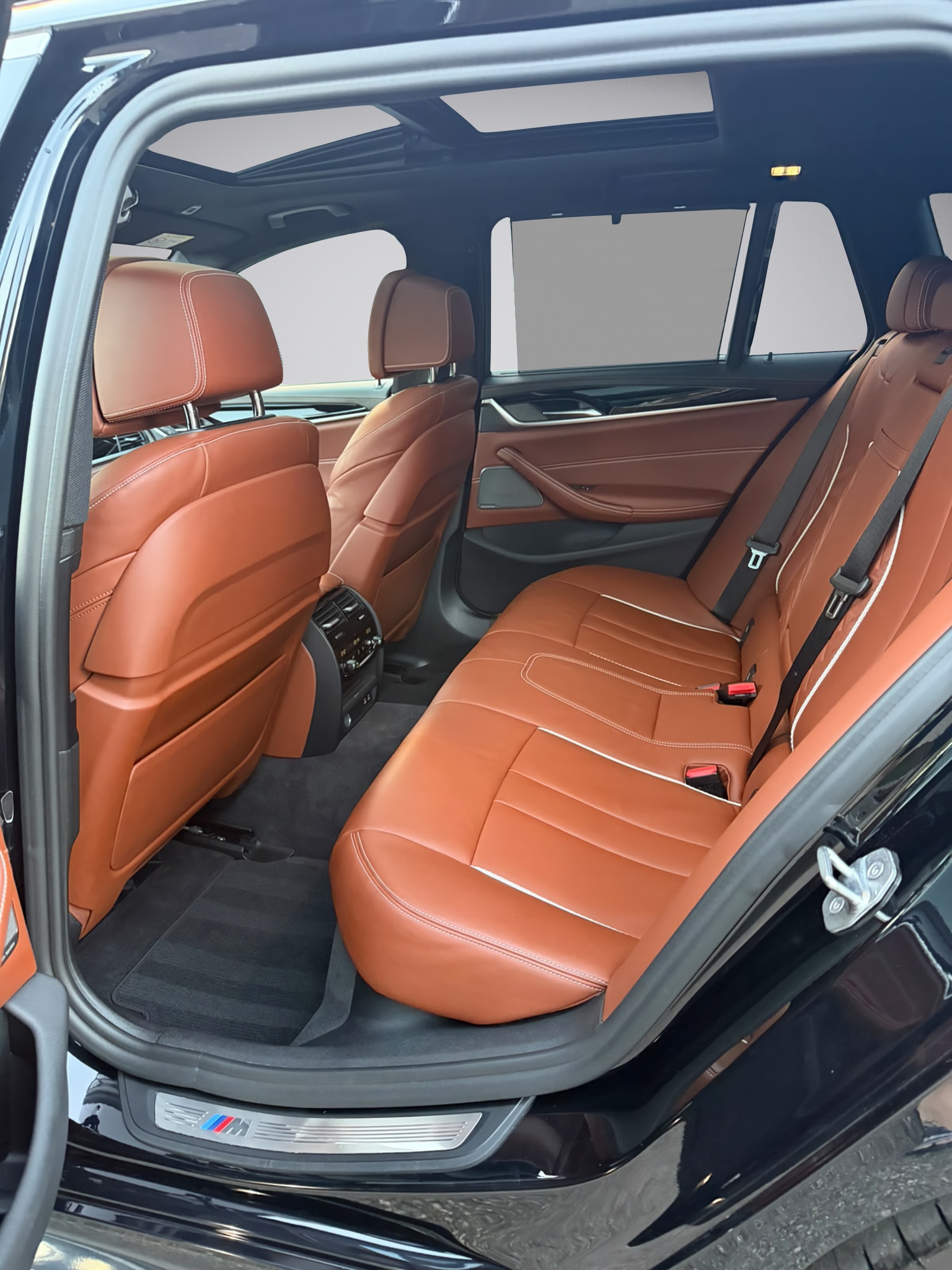 BMW 540i xDrive Touring Steptronic * M Sport Paket * Individual *-image-10